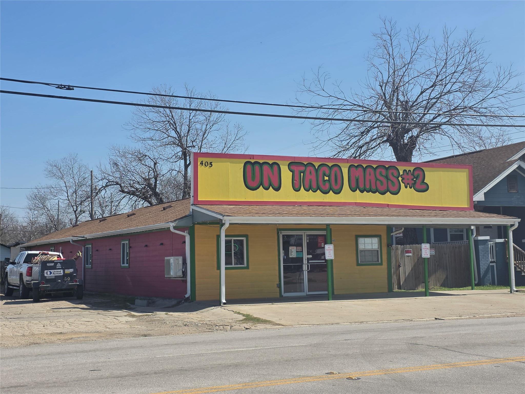 405 S Main St, Taylor, TX 76574