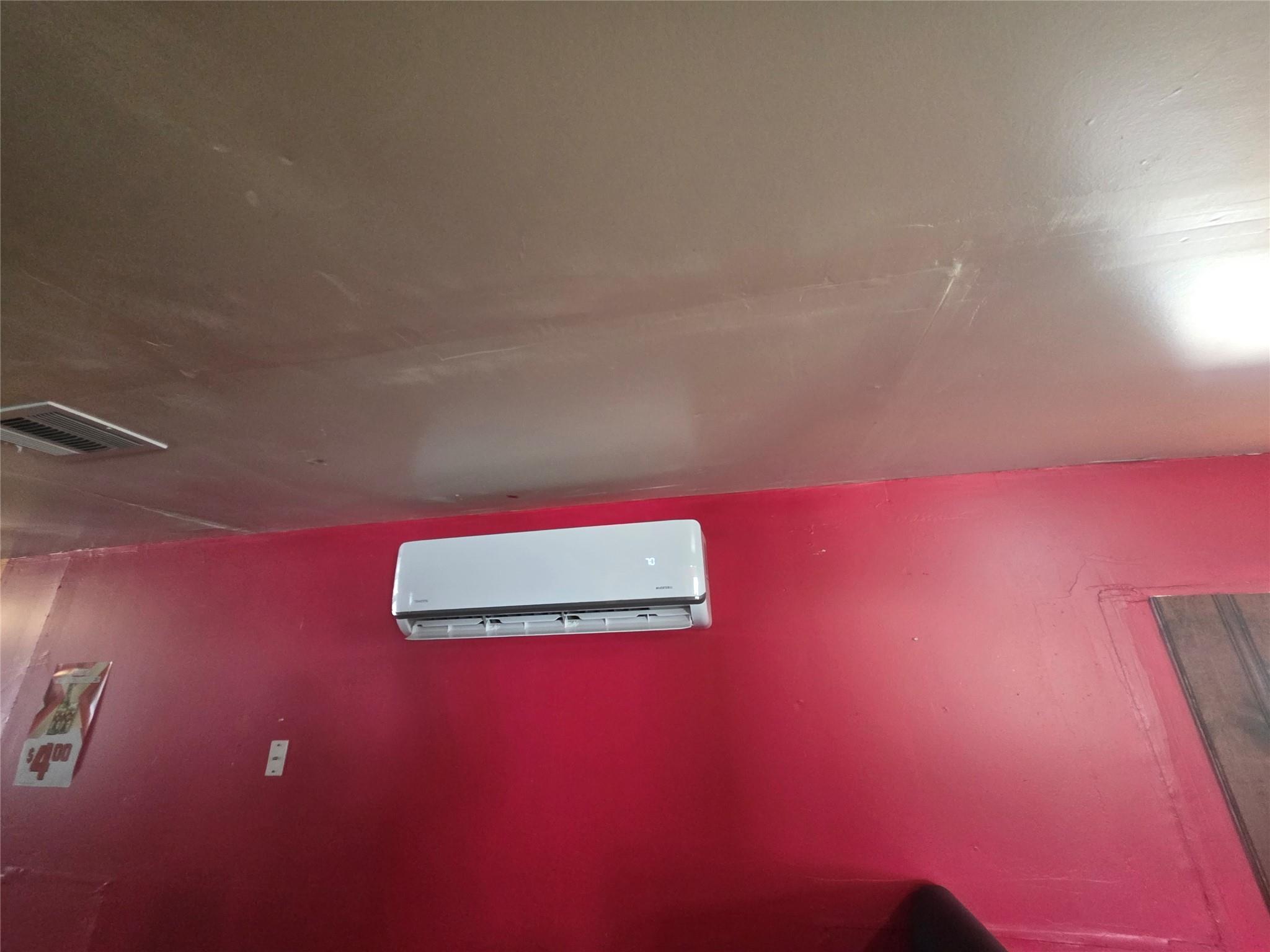 405 S Main St, Taylor, TX 76574