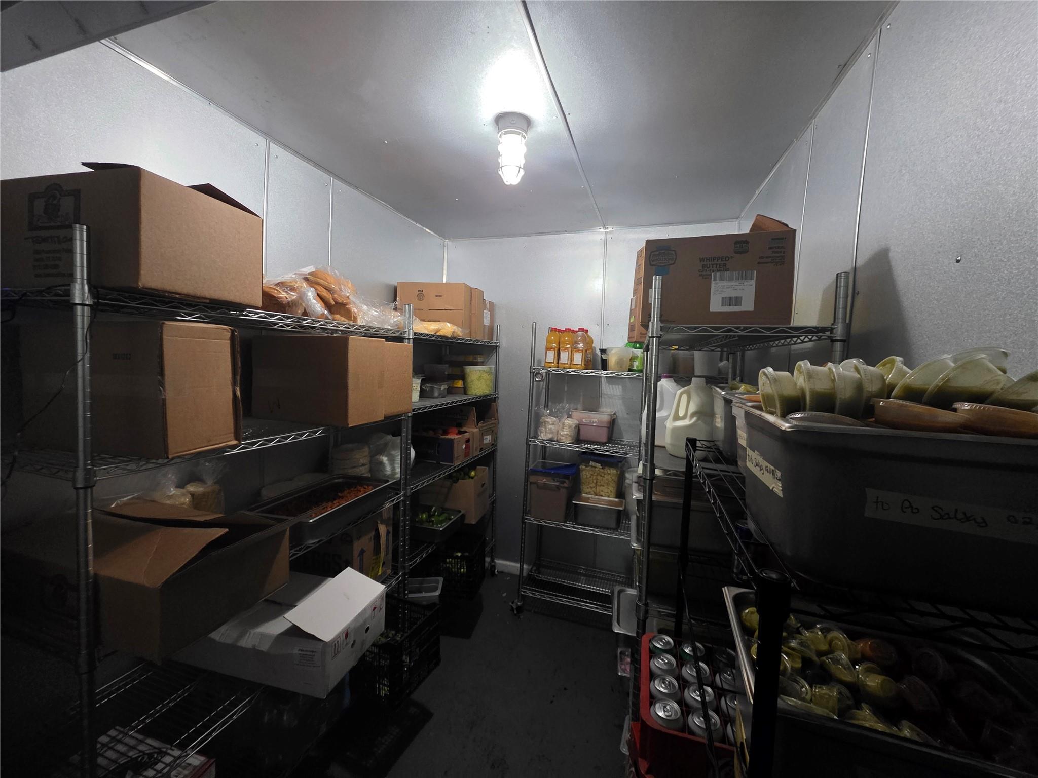 405 S Main St, Taylor, TX 76574