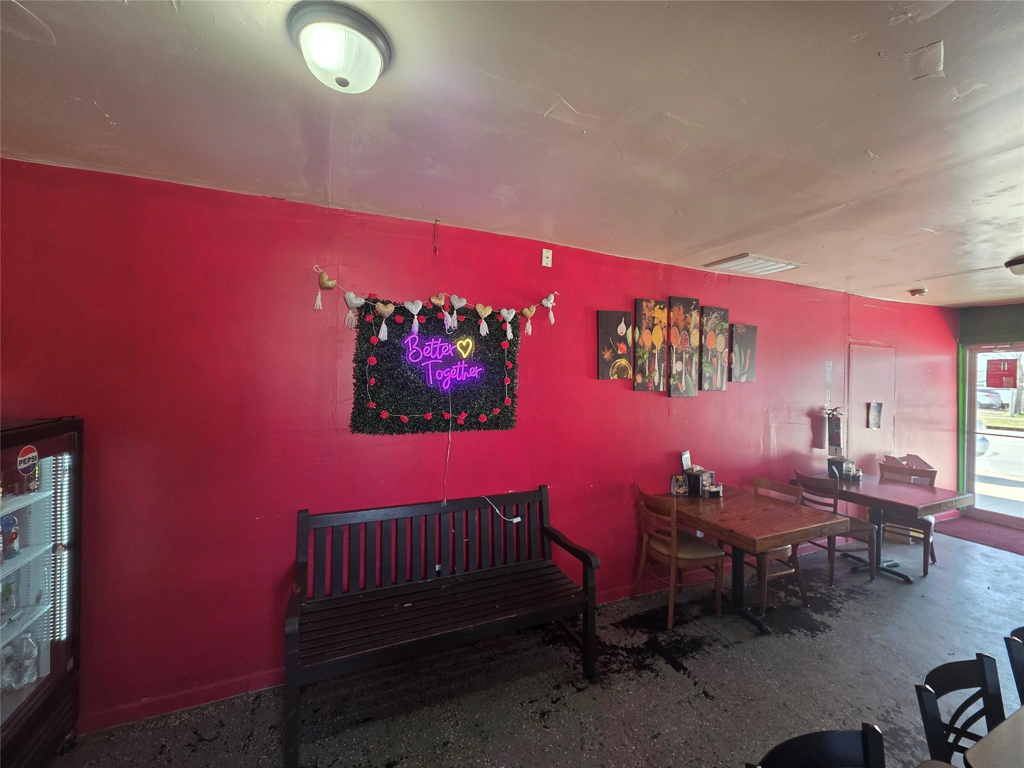 405 S Main St, Taylor, TX 76574