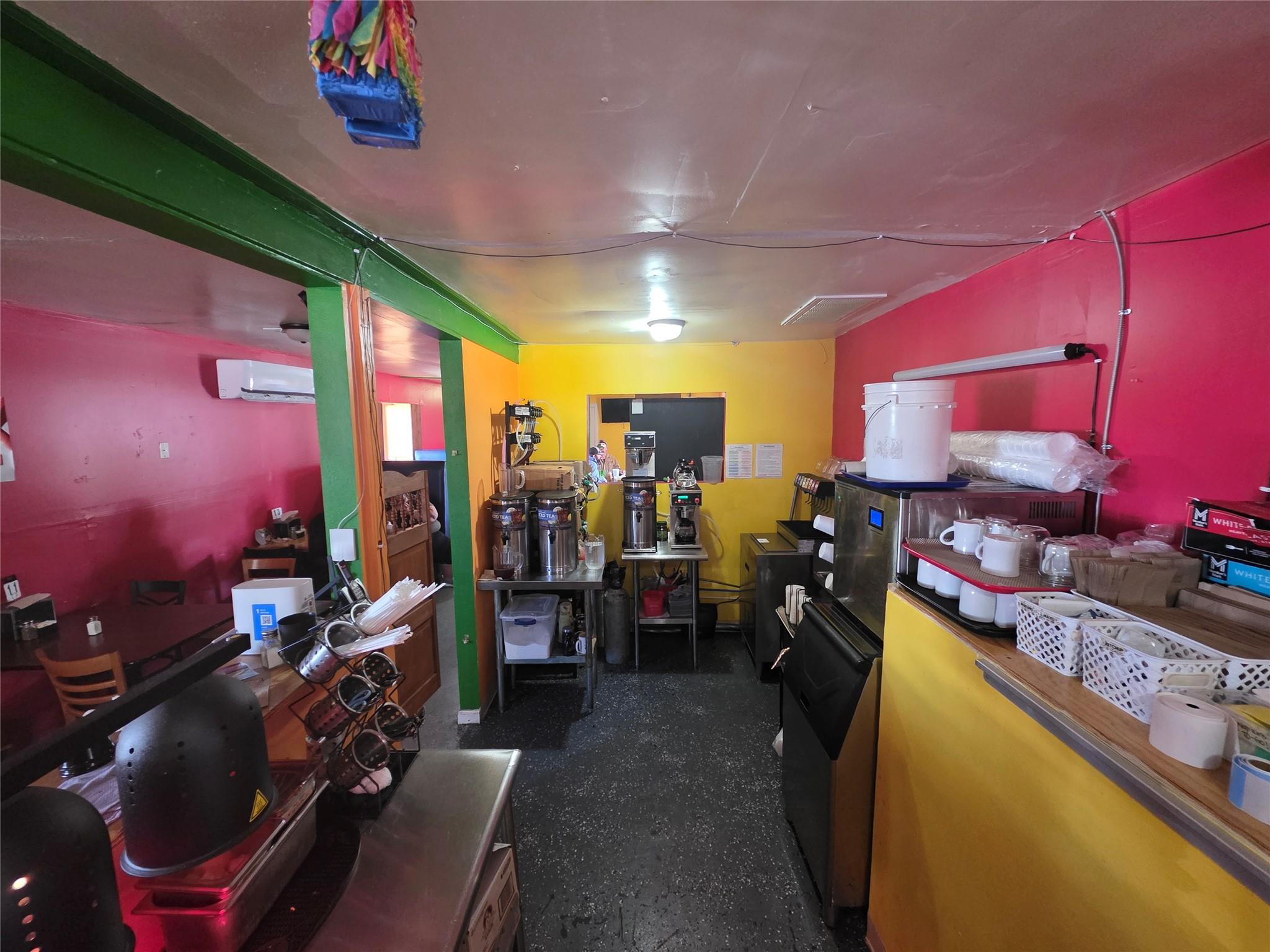 405 S Main St, Taylor, TX 76574