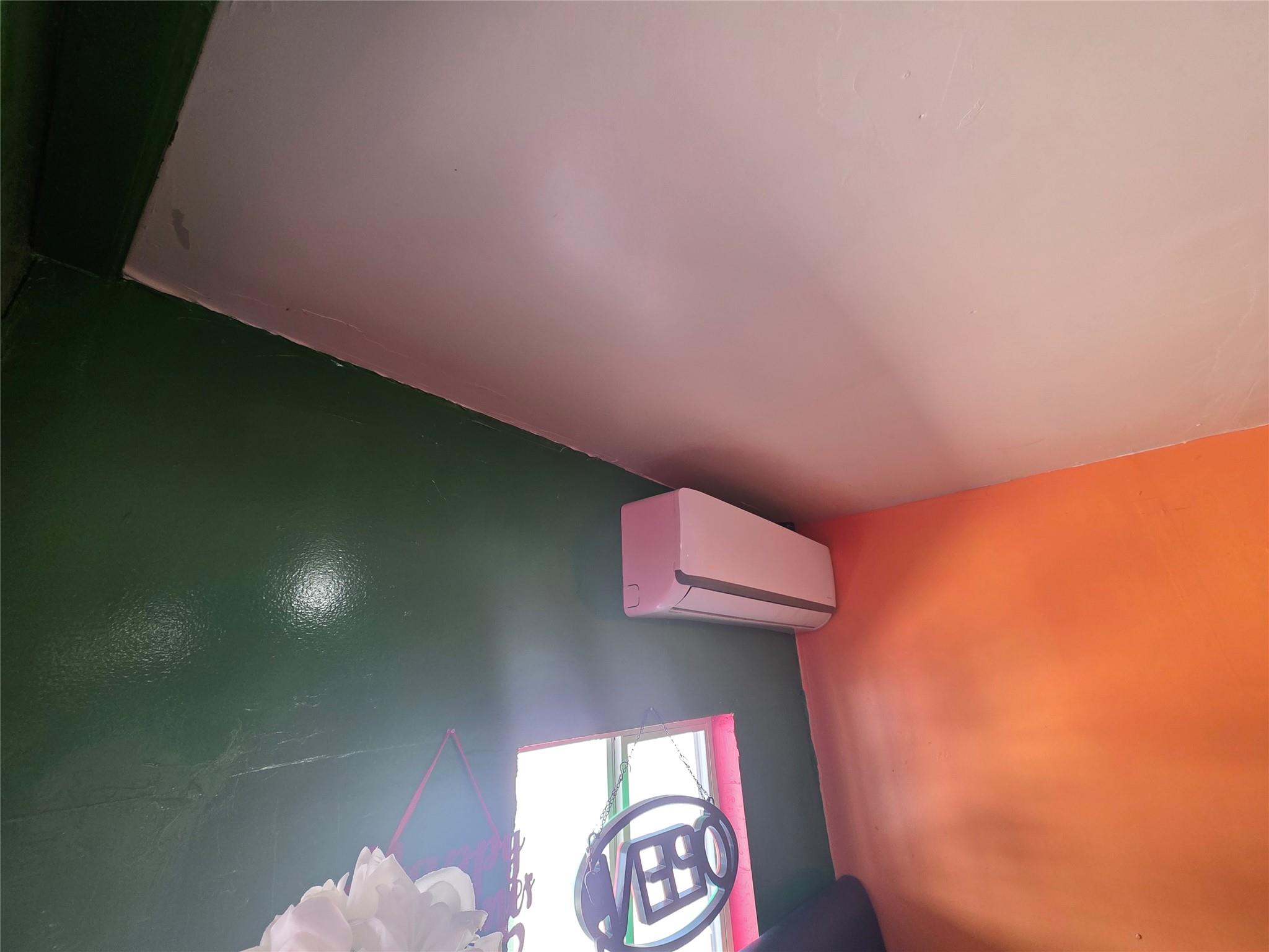 405 S Main St, Taylor, TX 76574