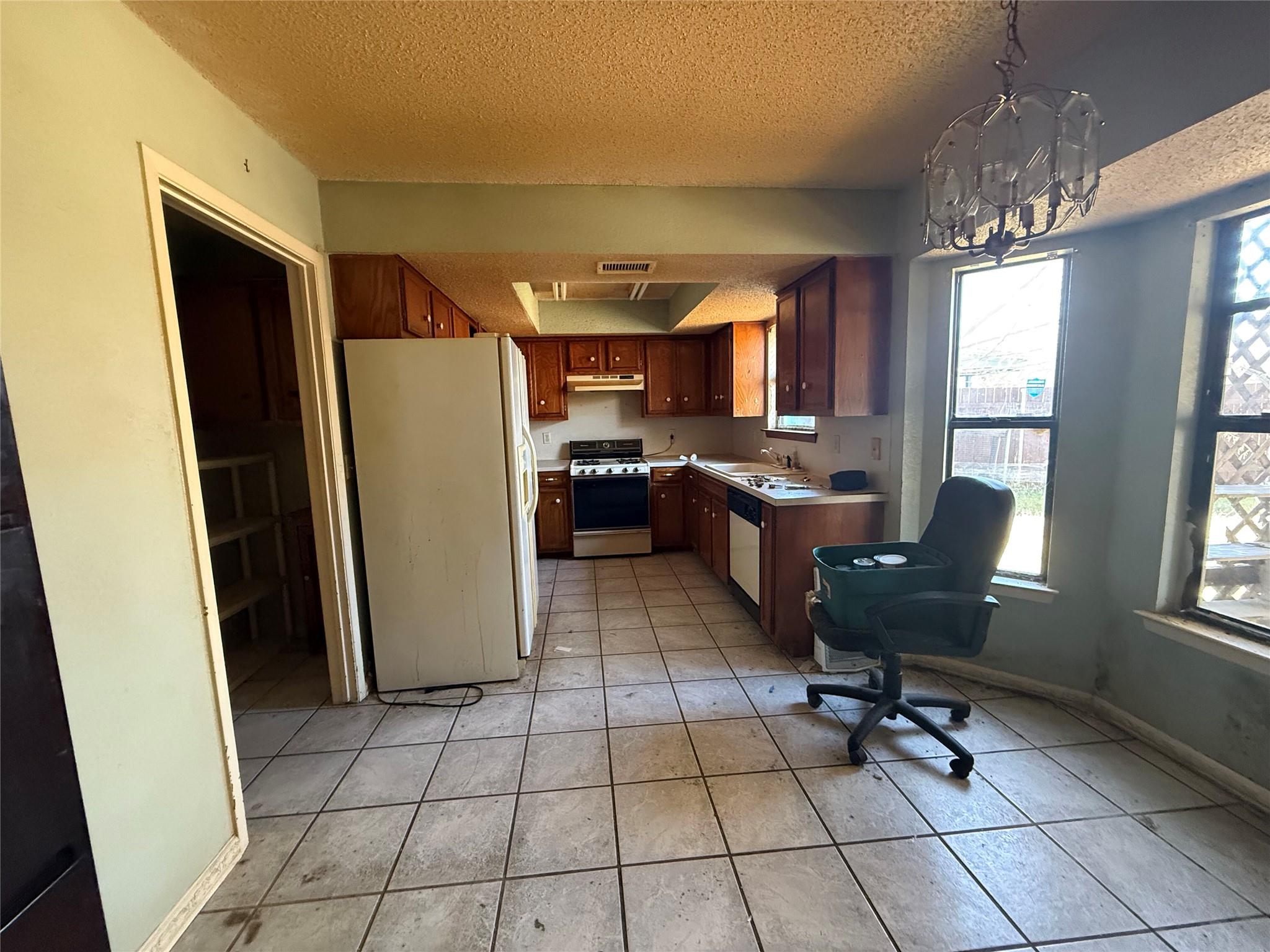 404 Meadowcreek Cir, Round Rock, TX 78664