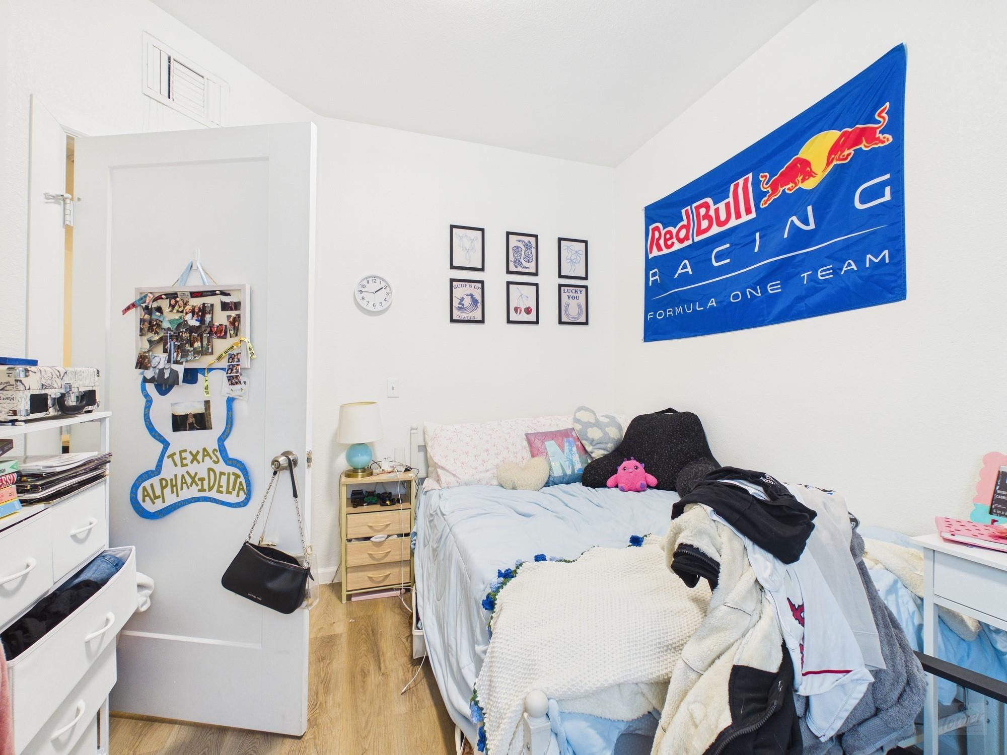 911 W 22nd St # 204, Austin, TX 78705