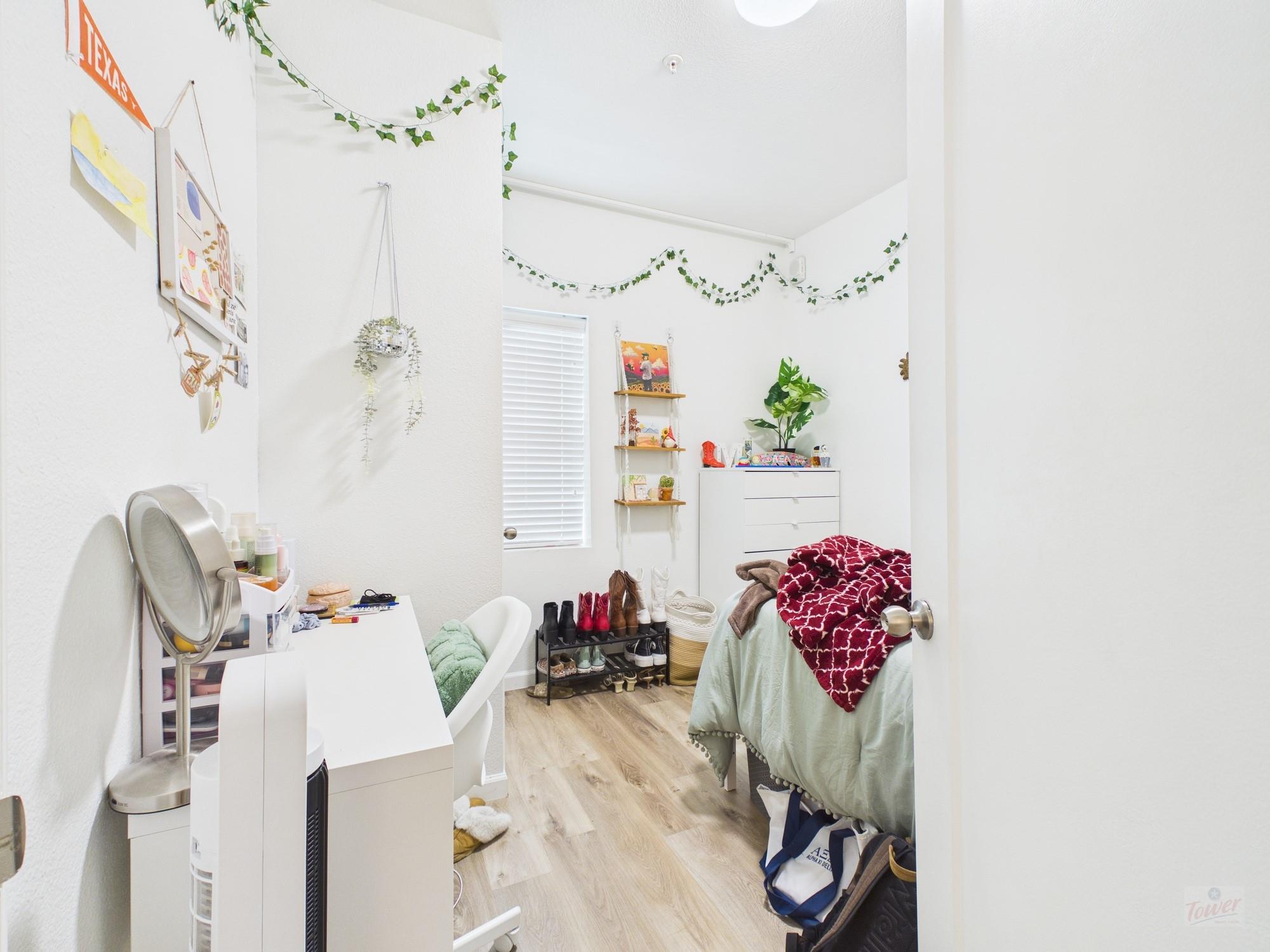 911 W 22nd St # 403, Austin, TX 78705