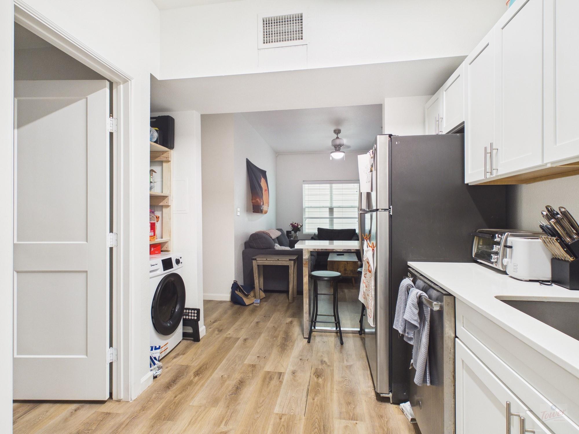 911 W 22nd St # 403, Austin, TX 78705