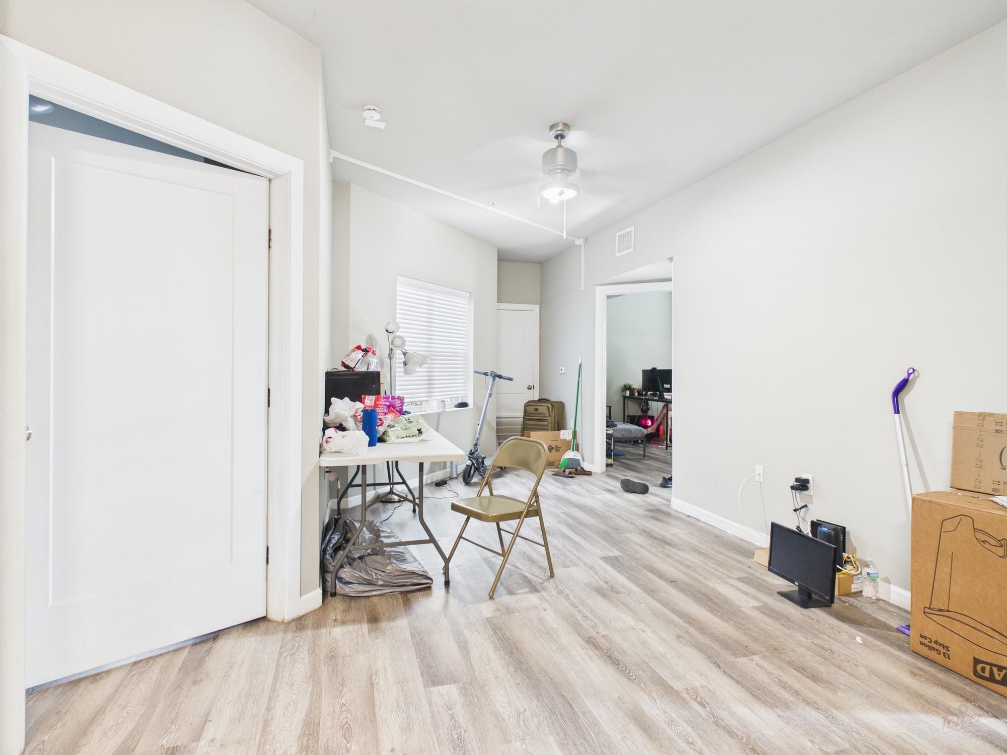 911 W 22nd St # 404, Austin, TX 78705