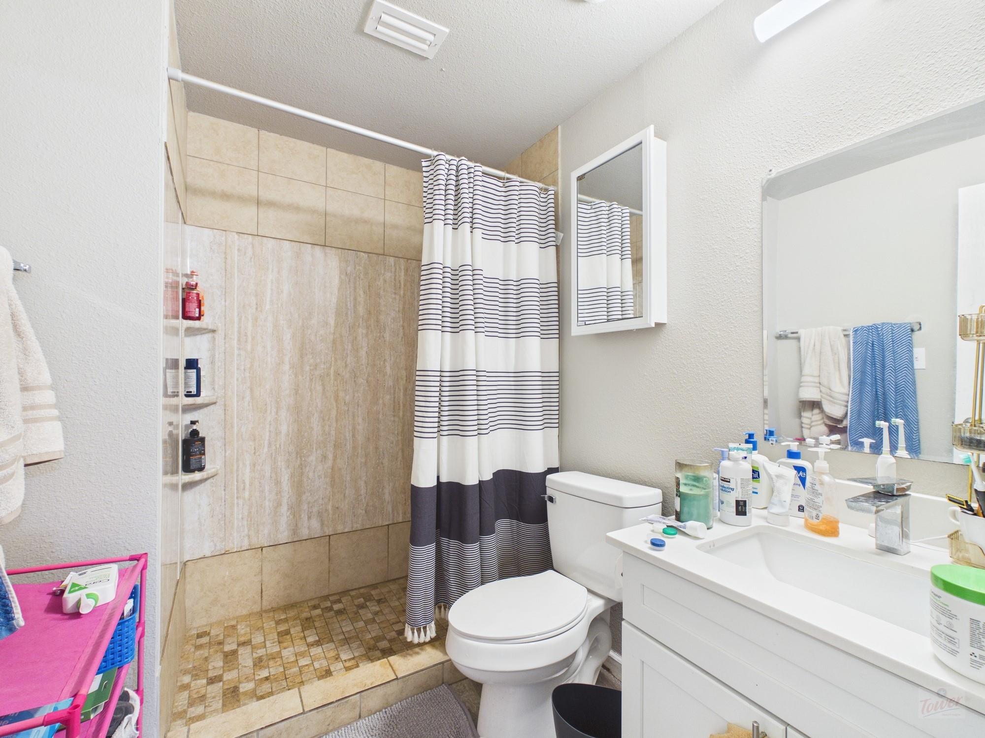 911 W 22nd St # 404, Austin, TX 78705