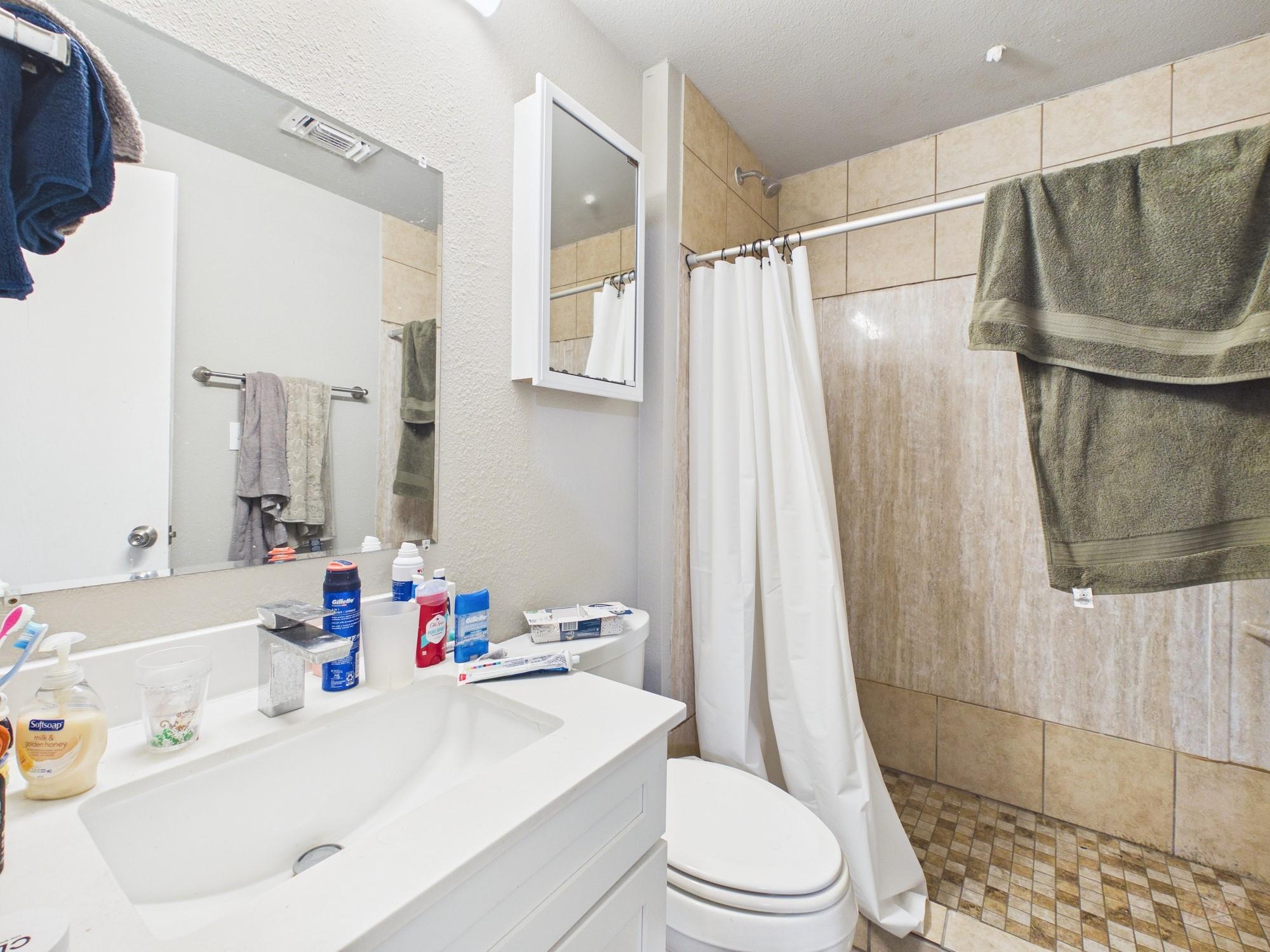 911 W 22nd St # 404, Austin, TX 78705