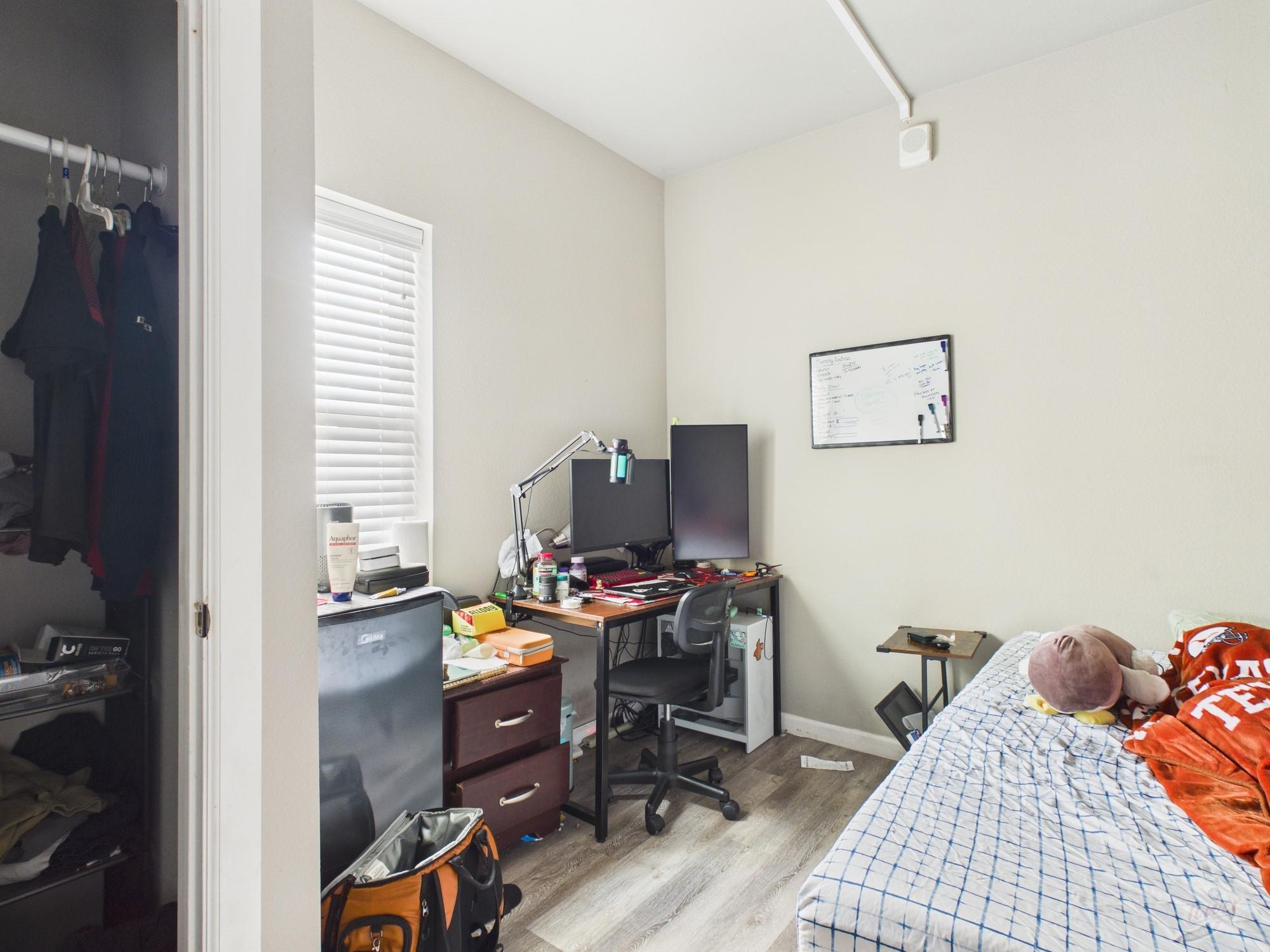 911 W 22nd St # 404, Austin, TX 78705