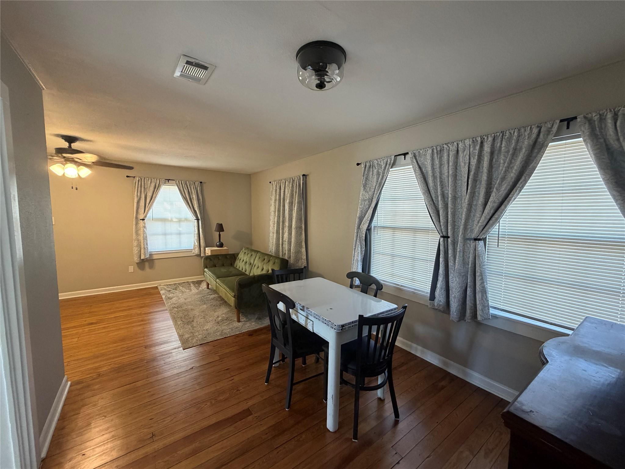 521 S Oak Ave, Luling, TX 78648