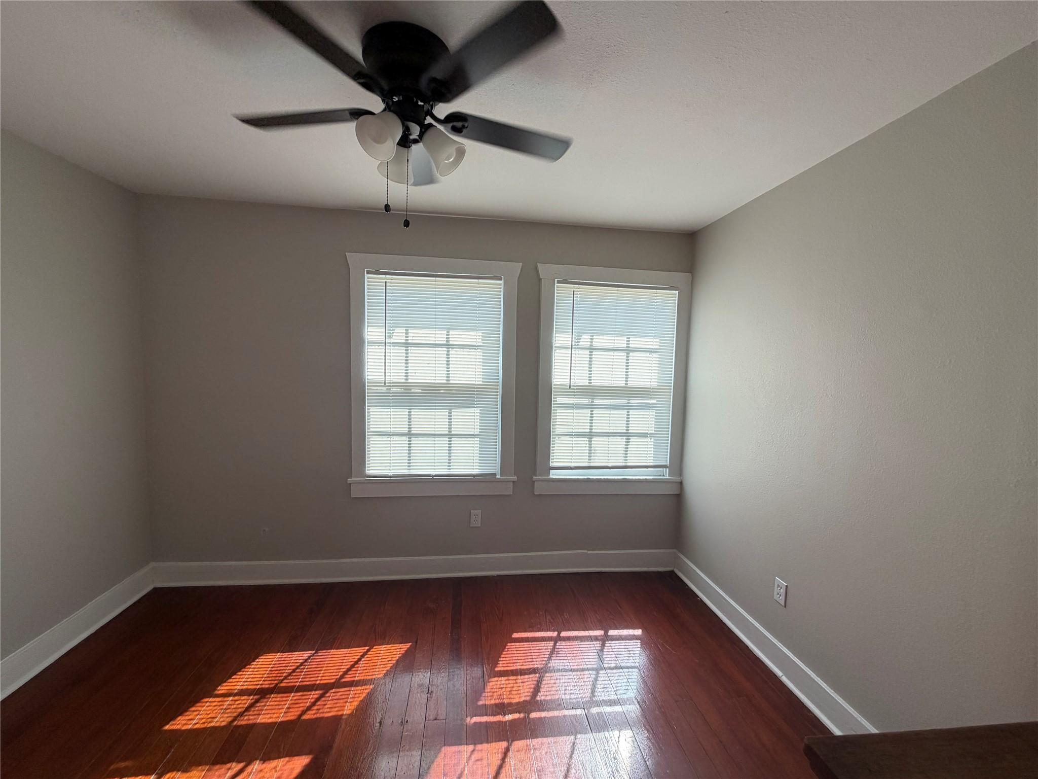 521 S Oak Ave, Luling, TX 78648