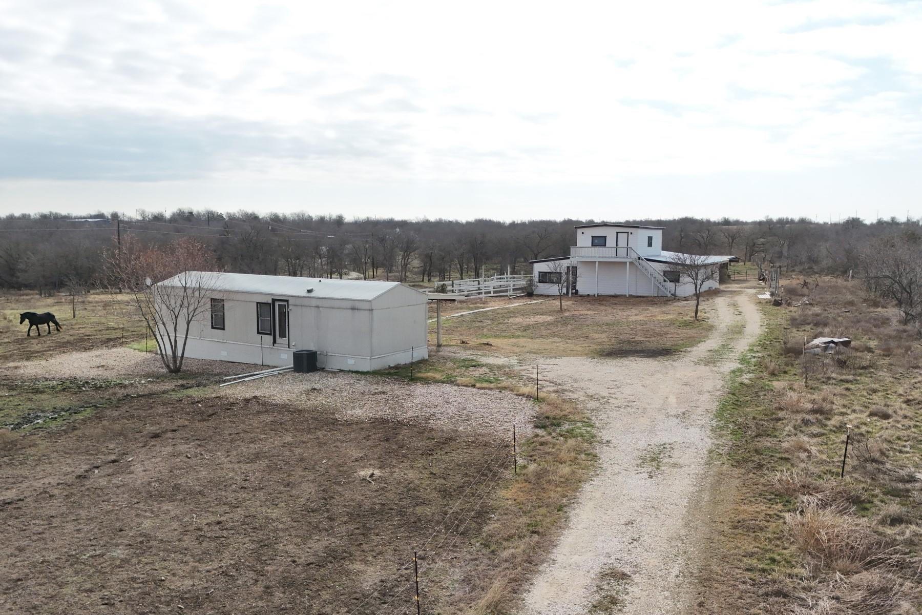 2690 County Road 466, Elgin, TX 78621