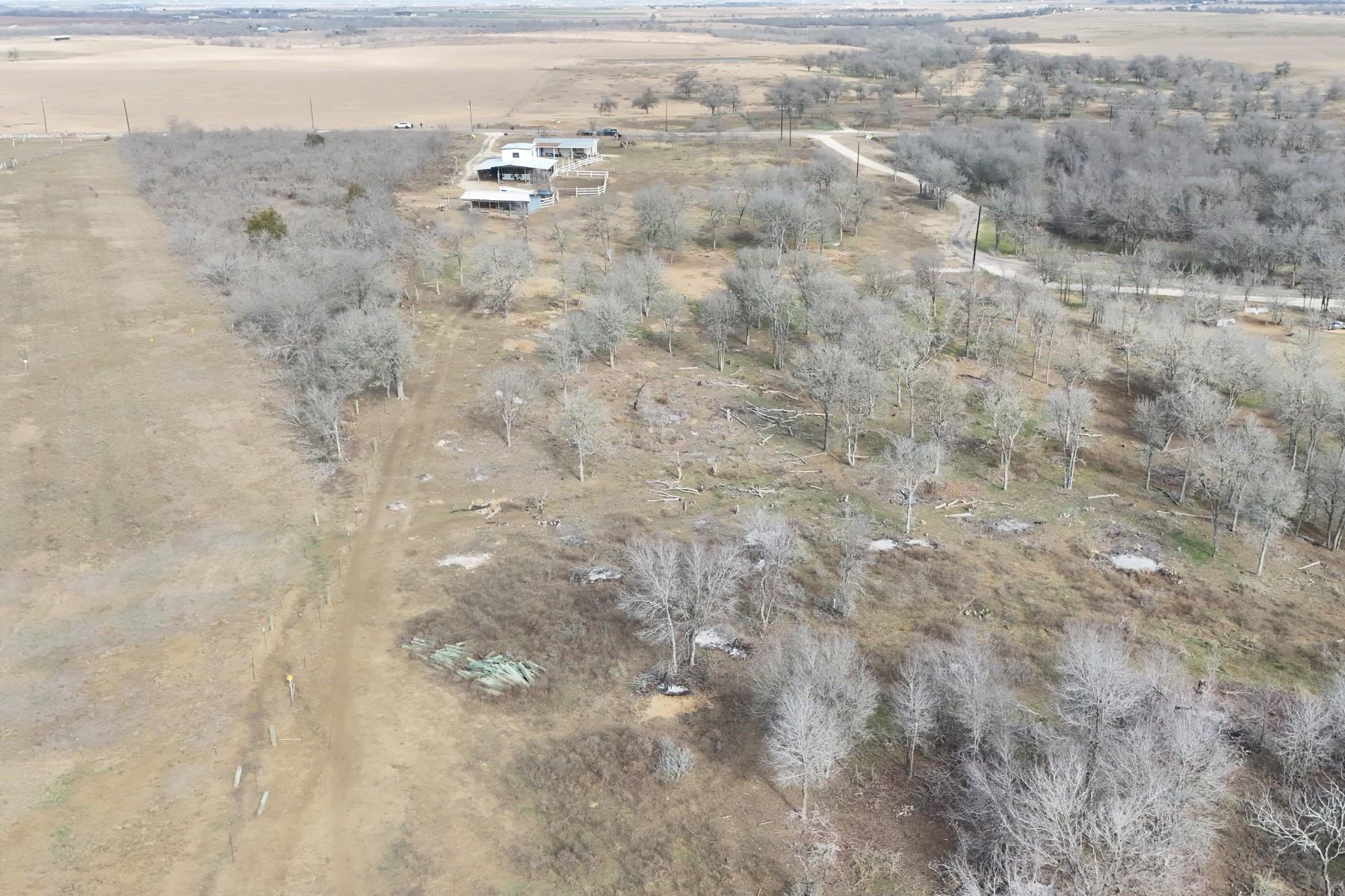 2690 County Road 466, Elgin, TX 78621