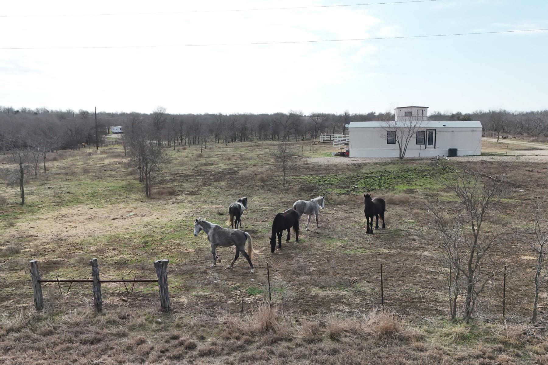 2690 County Road 466, Elgin, TX 78621