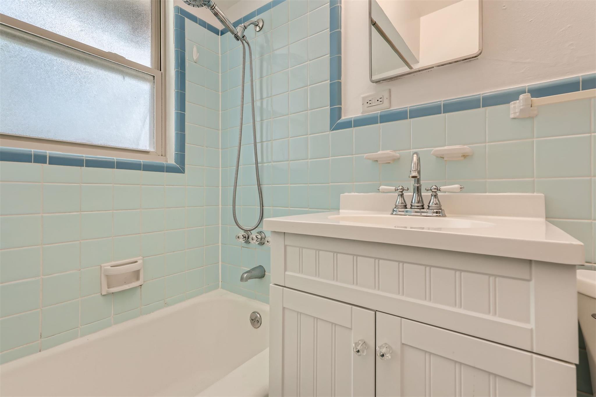 1016 Chevy Chase Dr Dr, San Antonio, TX 78209