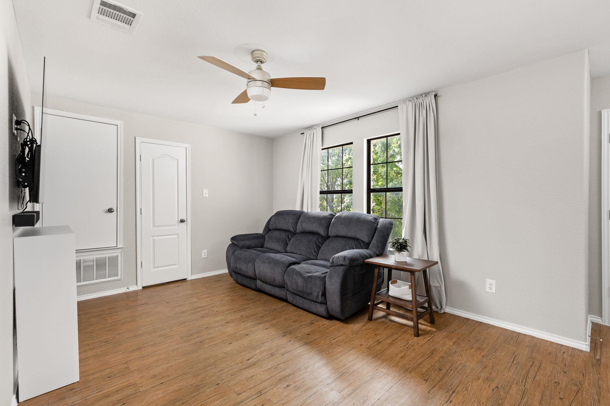 1660 Bayland St, Round Rock, TX 78664