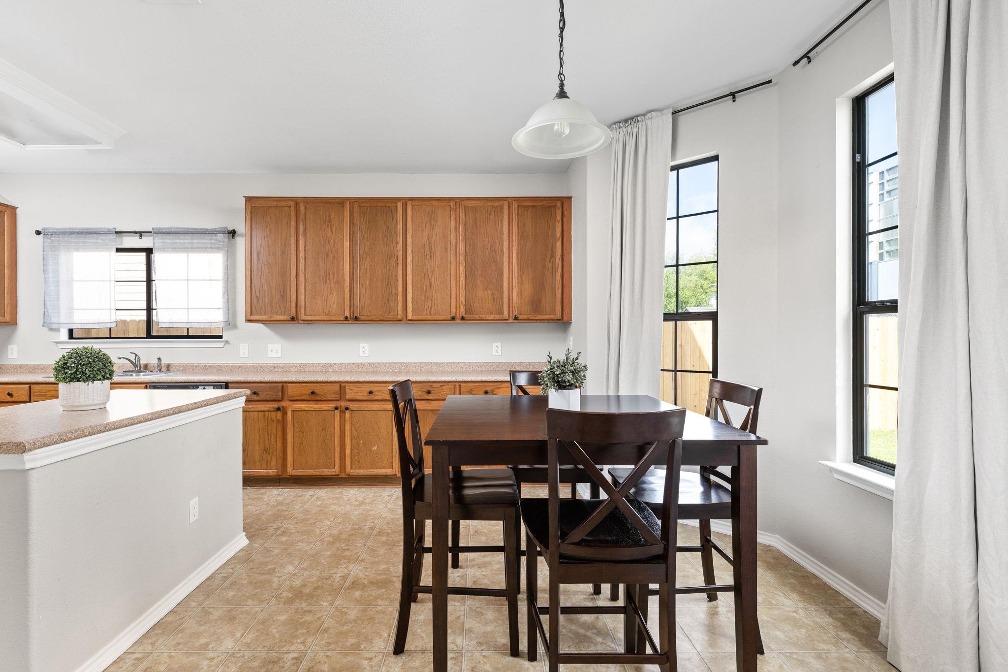 1660 Bayland St, Round Rock, TX 78664