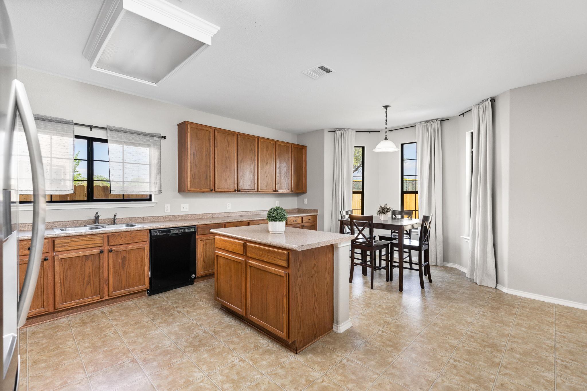 1660 Bayland St, Round Rock, TX 78664