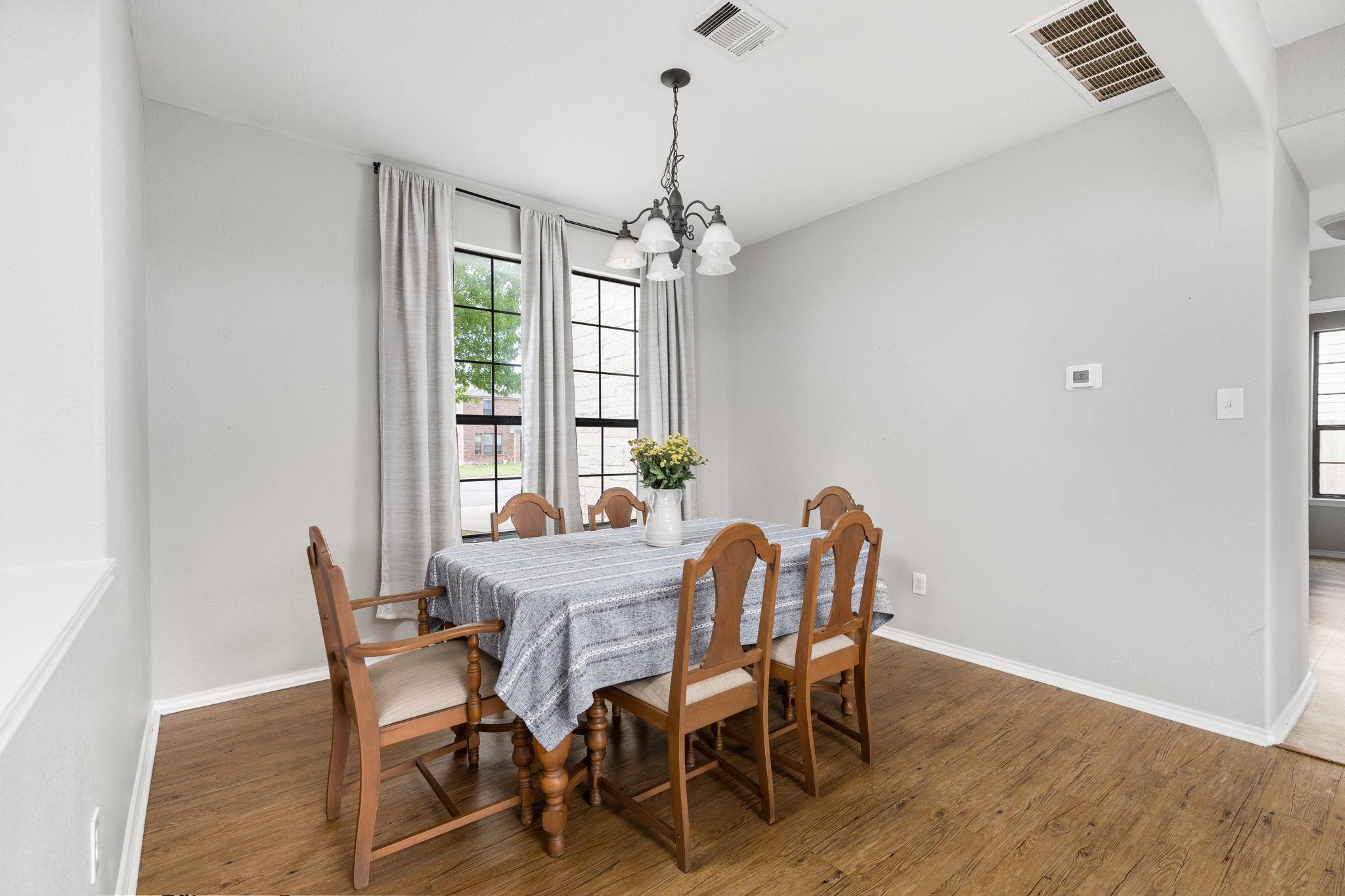 1660 Bayland St, Round Rock, TX 78664