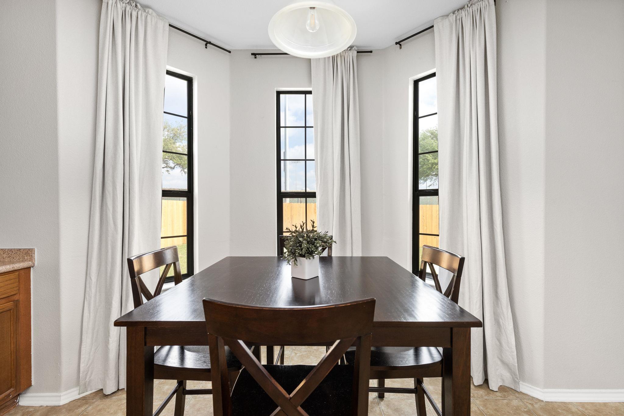 1660 Bayland St, Round Rock, TX 78664