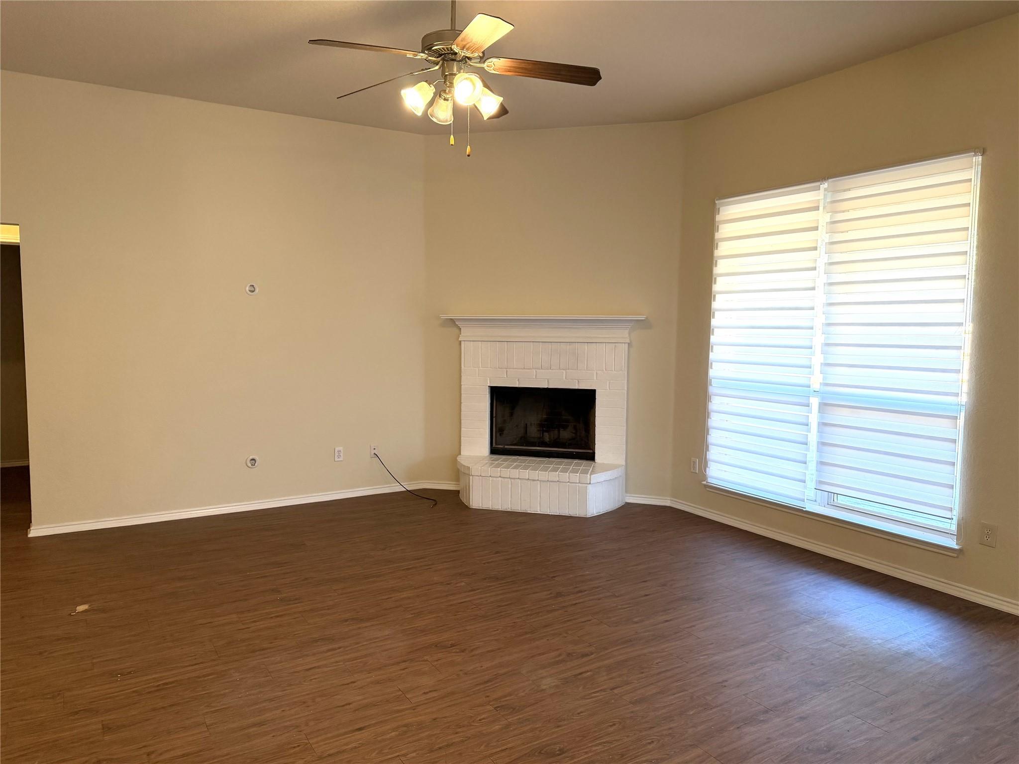 1605 Paint Brush Dr, Lockhart, TX 78644