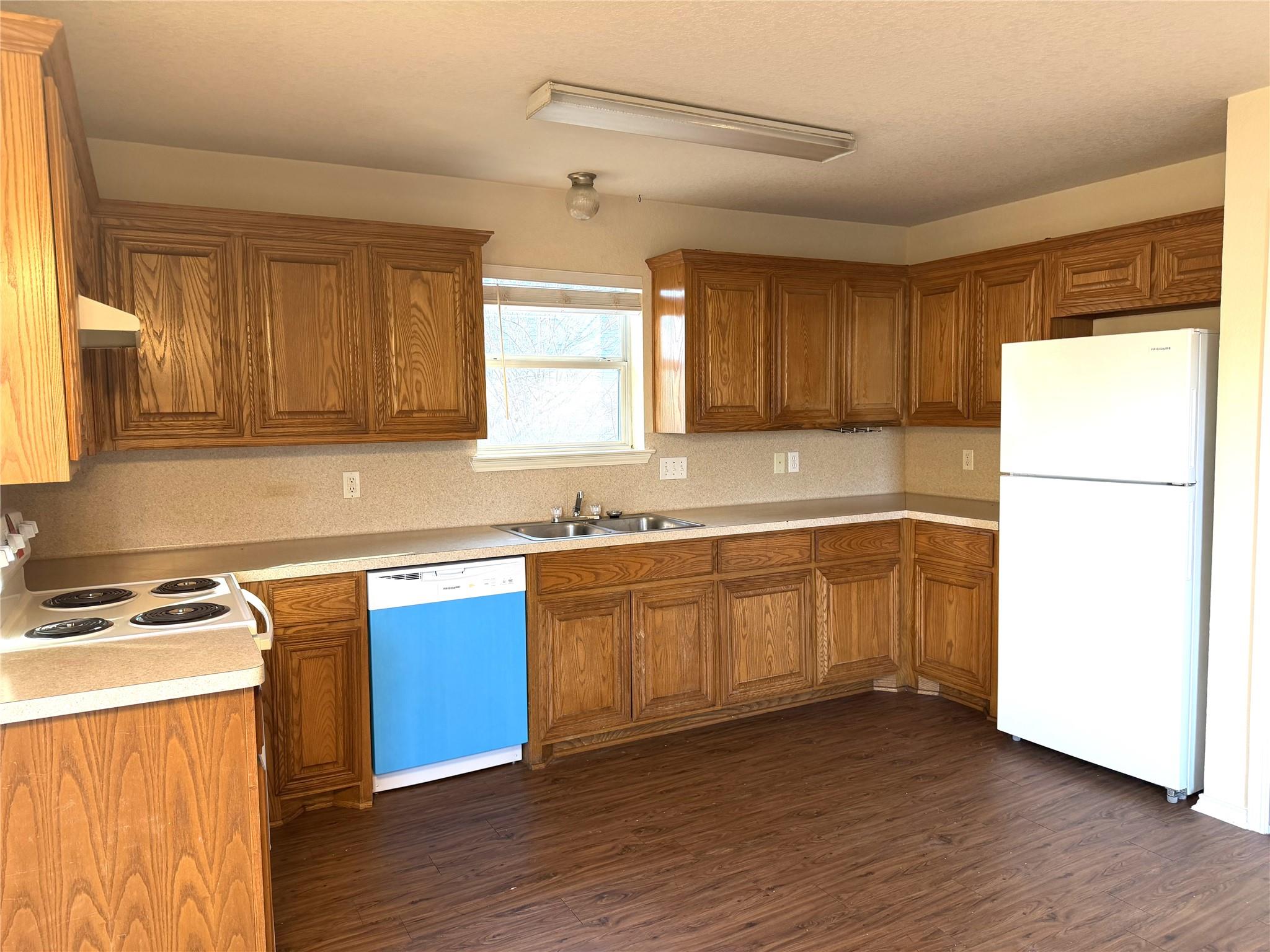 1605 Paint Brush Dr, Lockhart, TX 78644