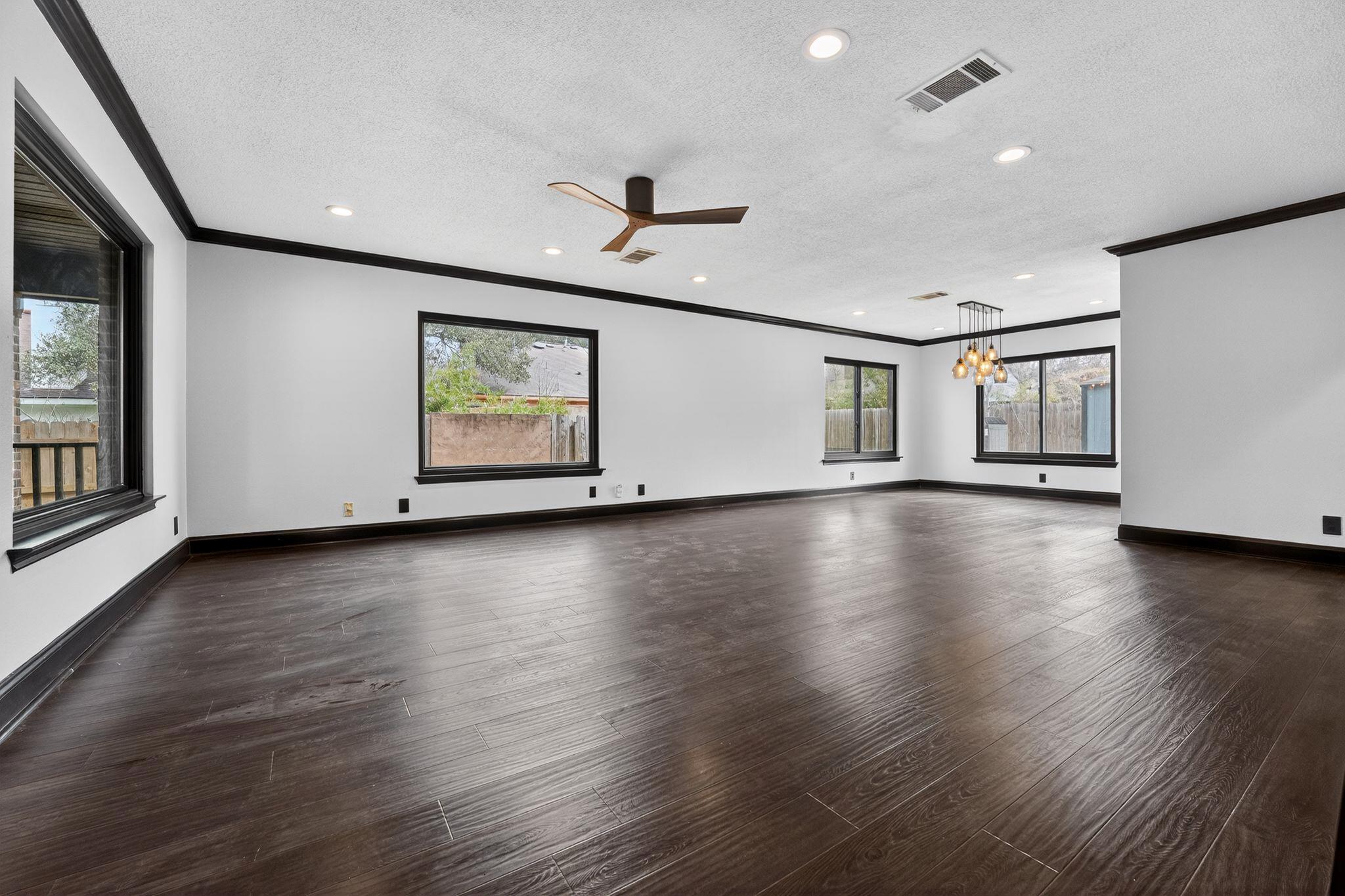 8409 Nairn Dr, Austin, TX 78749