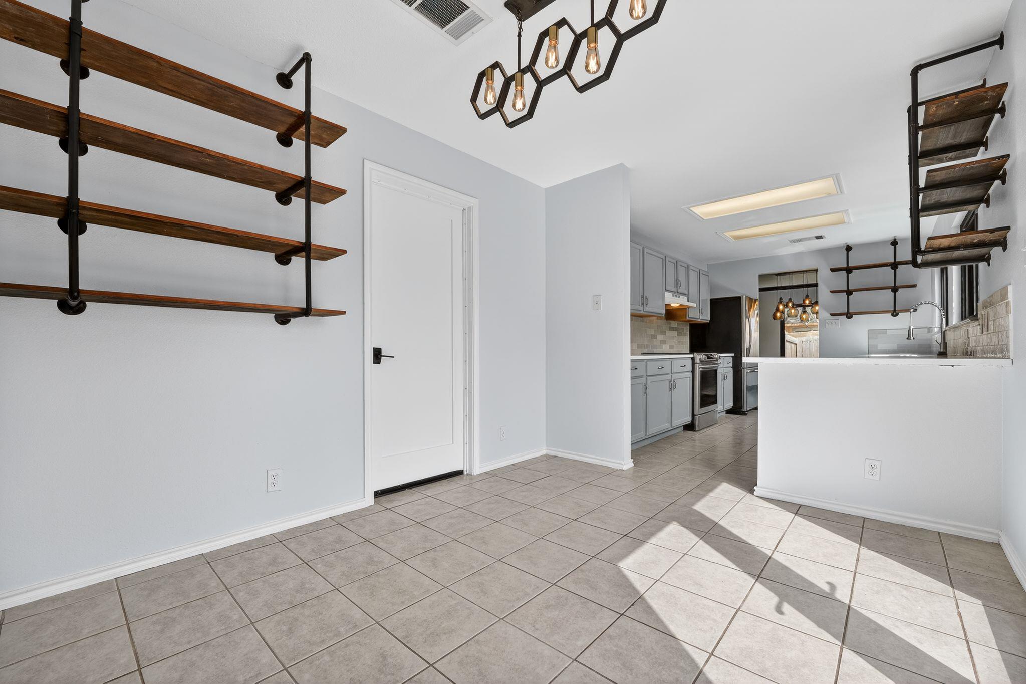 8409 Nairn Dr, Austin, TX 78749