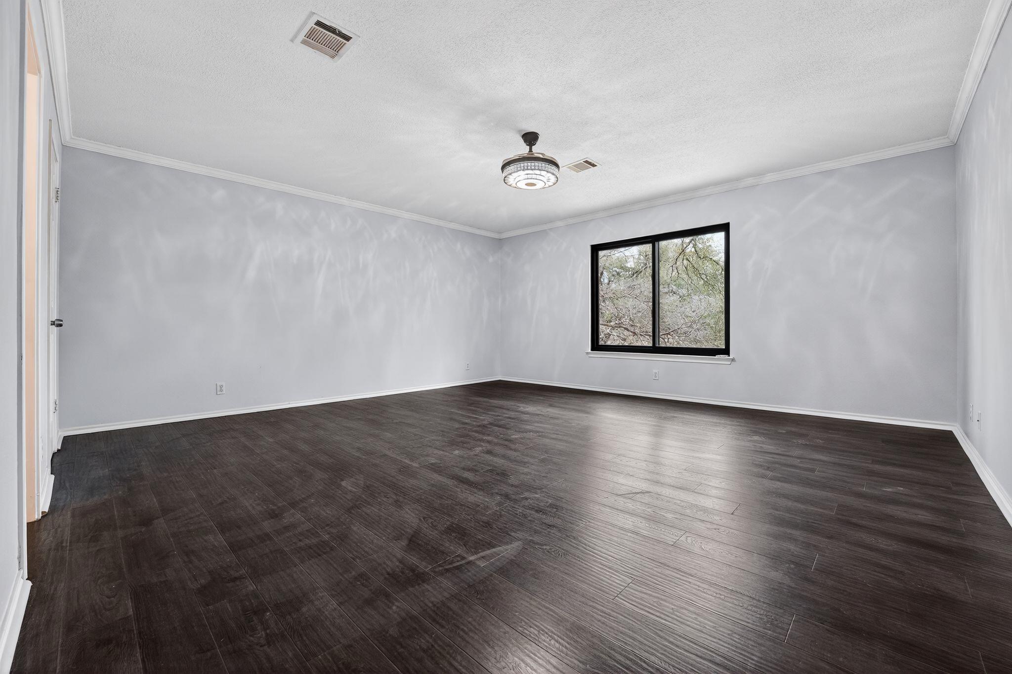 8409 Nairn Dr, Austin, TX 78749