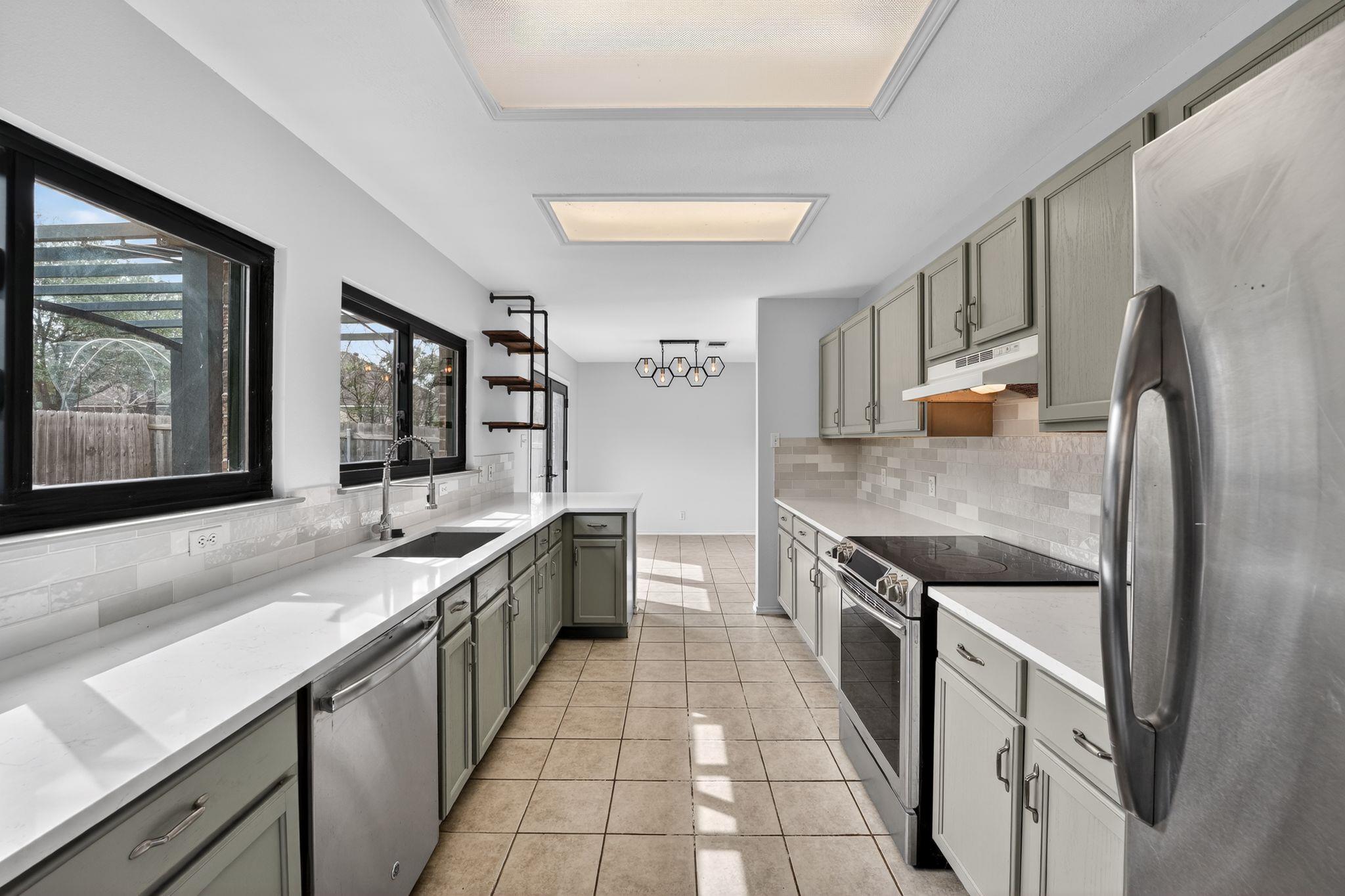 8409 Nairn Dr, Austin, TX 78749