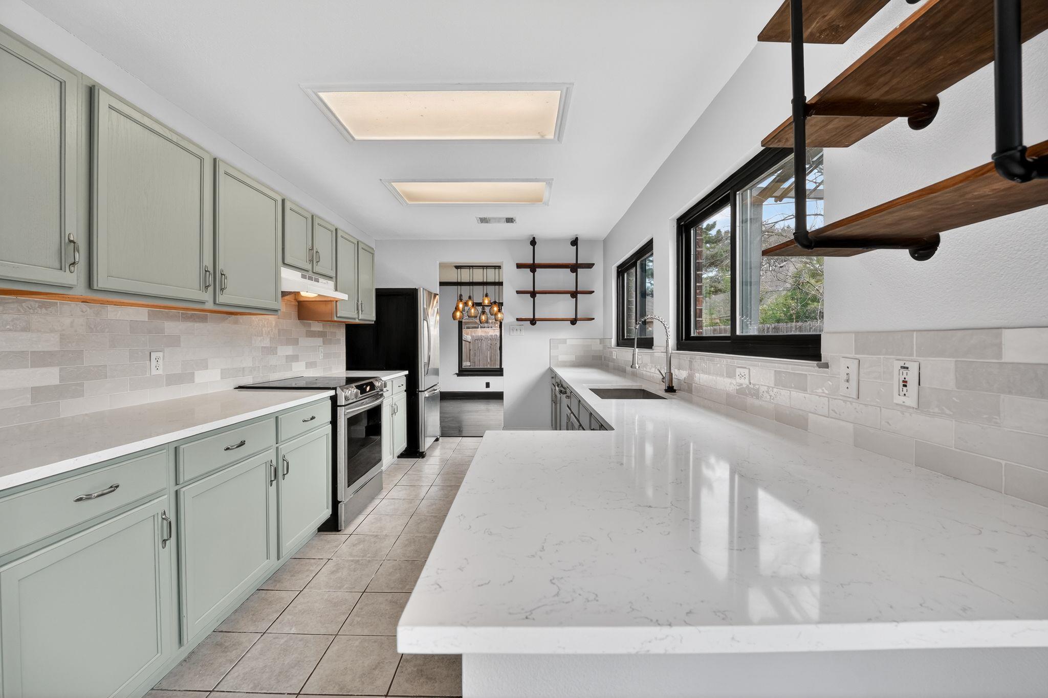 8409 Nairn Dr, Austin, TX 78749