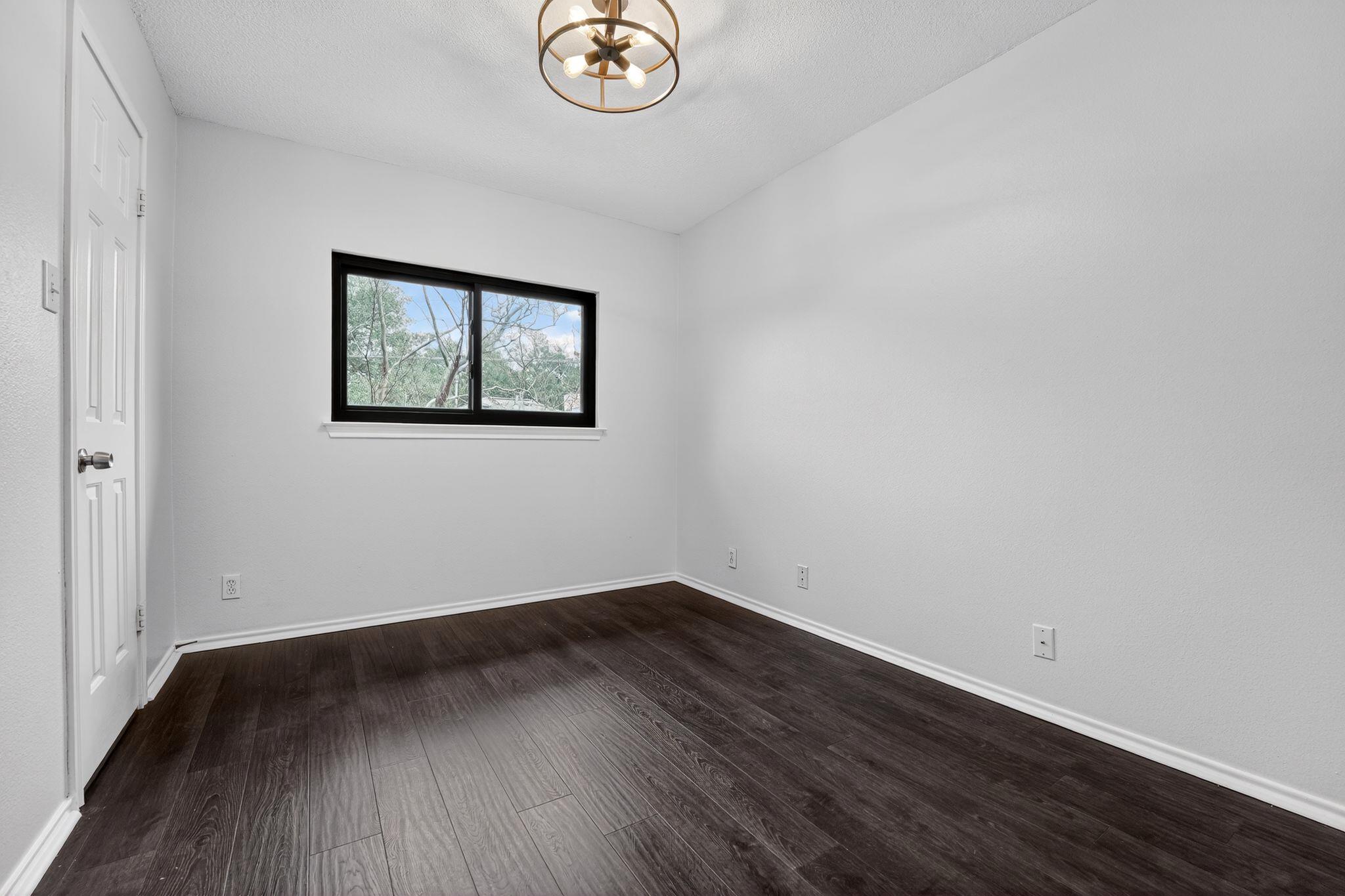 8409 Nairn Dr, Austin, TX 78749