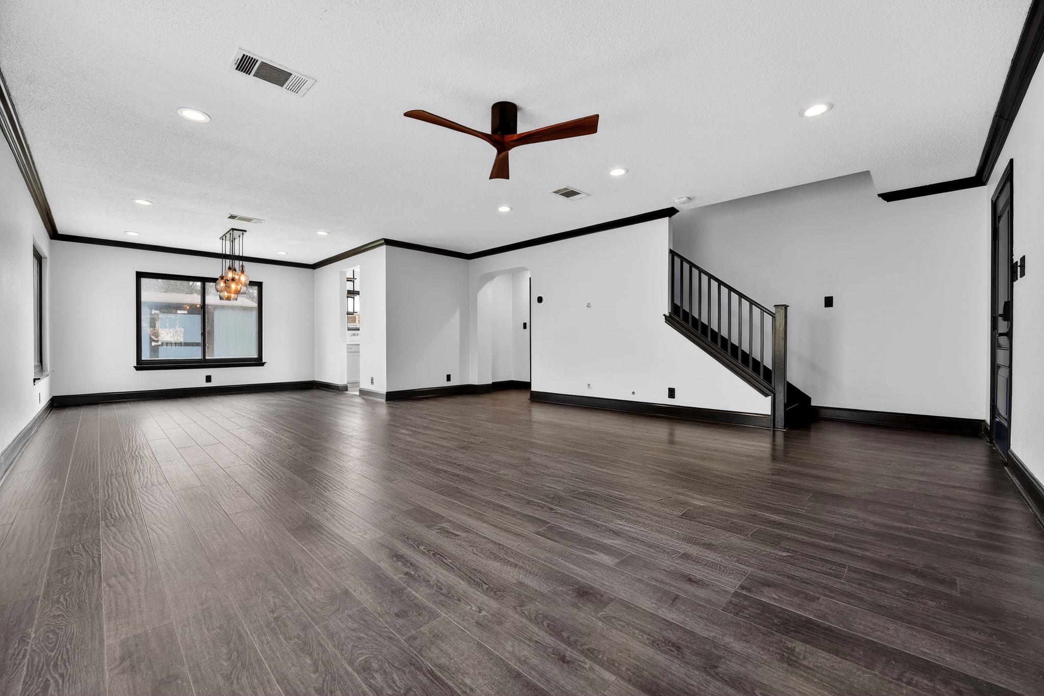 8409 Nairn Dr, Austin, TX 78749