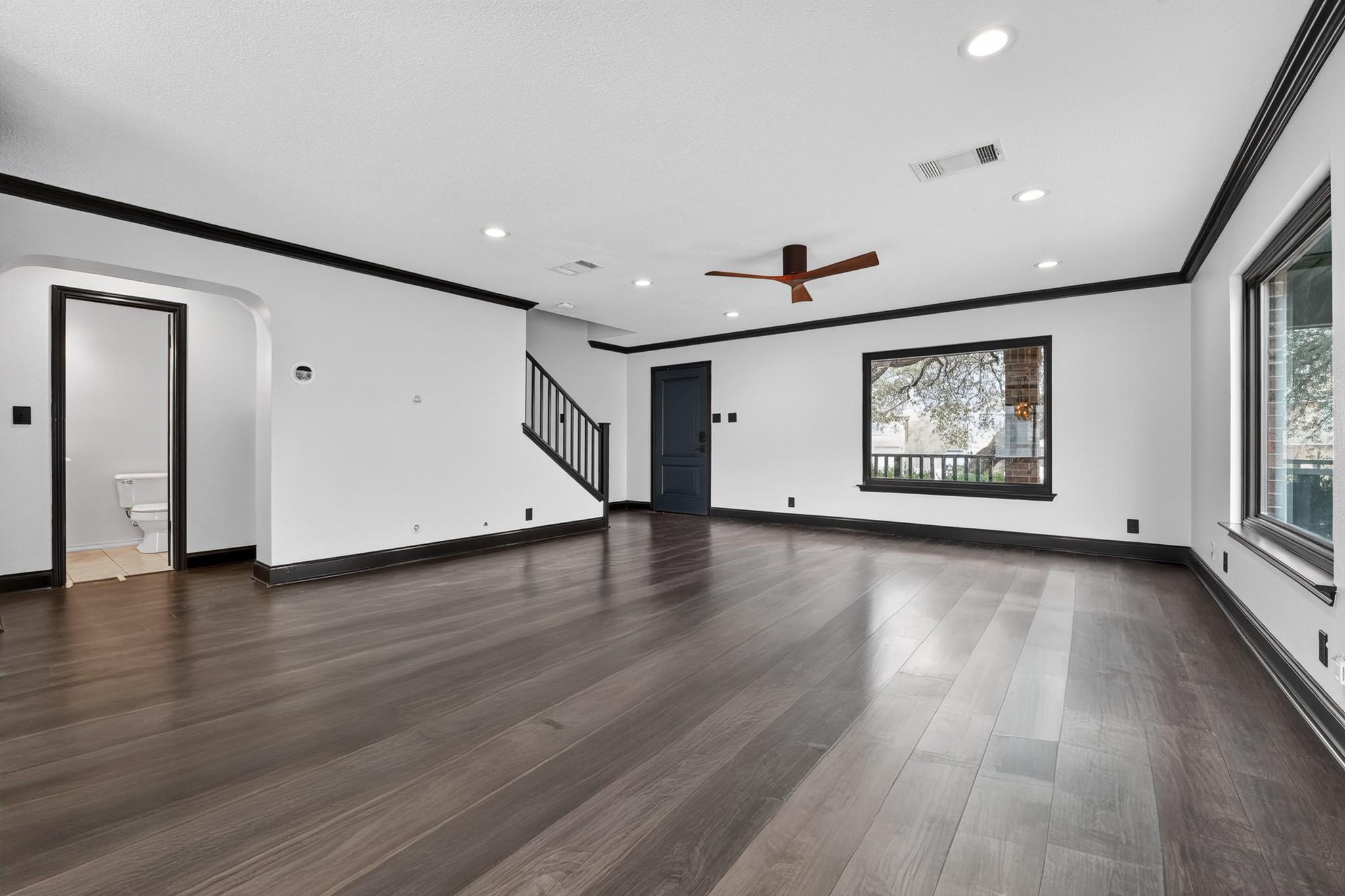 8409 Nairn Dr, Austin, TX 78749