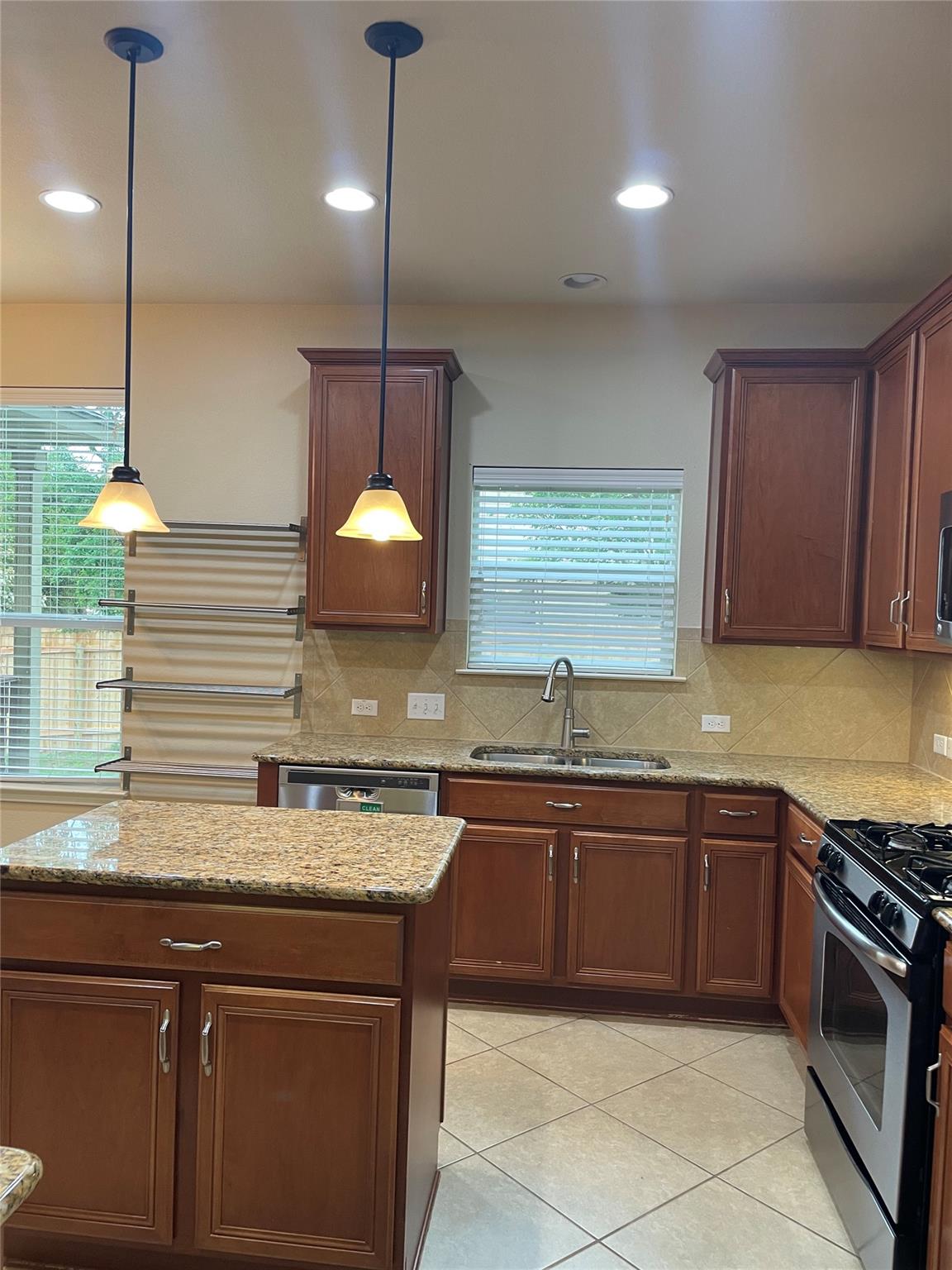 102 Sandy Lyle Cv, Round Rock, TX 78664