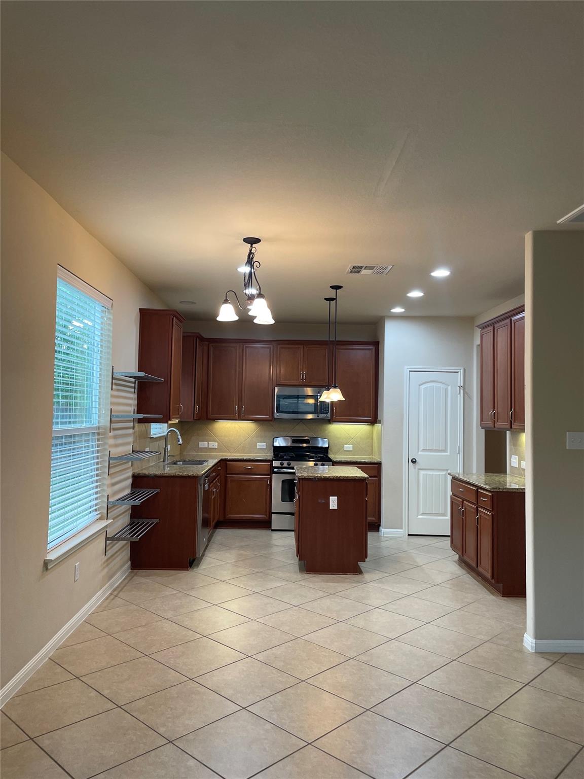 102 Sandy Lyle Cv, Round Rock, TX 78664