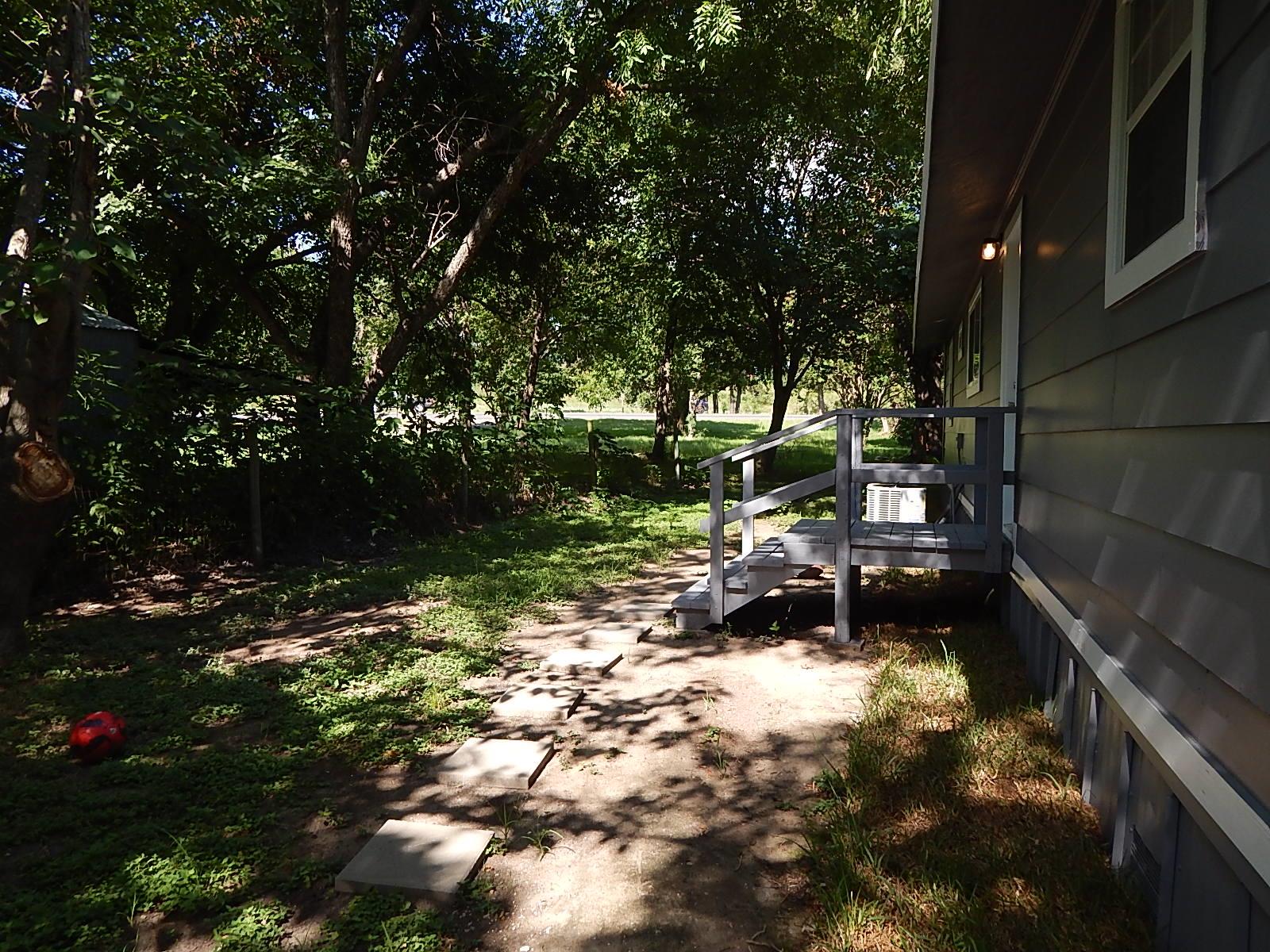 1510 Gordon St St, Bastrop, TX 78602