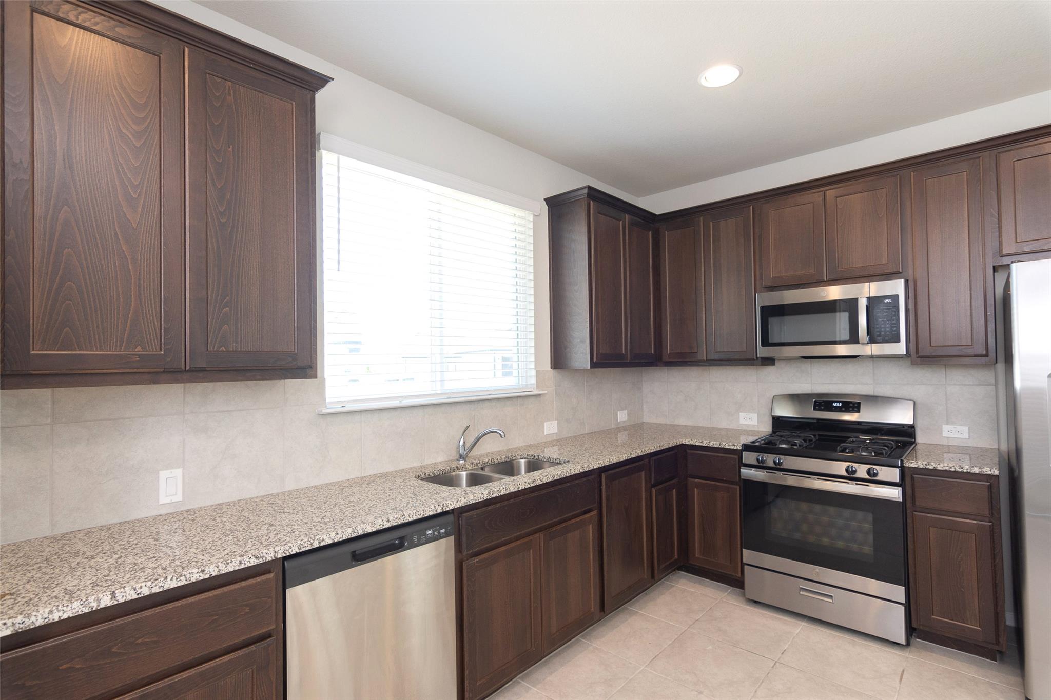 350 Fabion St, Kyle, TX 78640