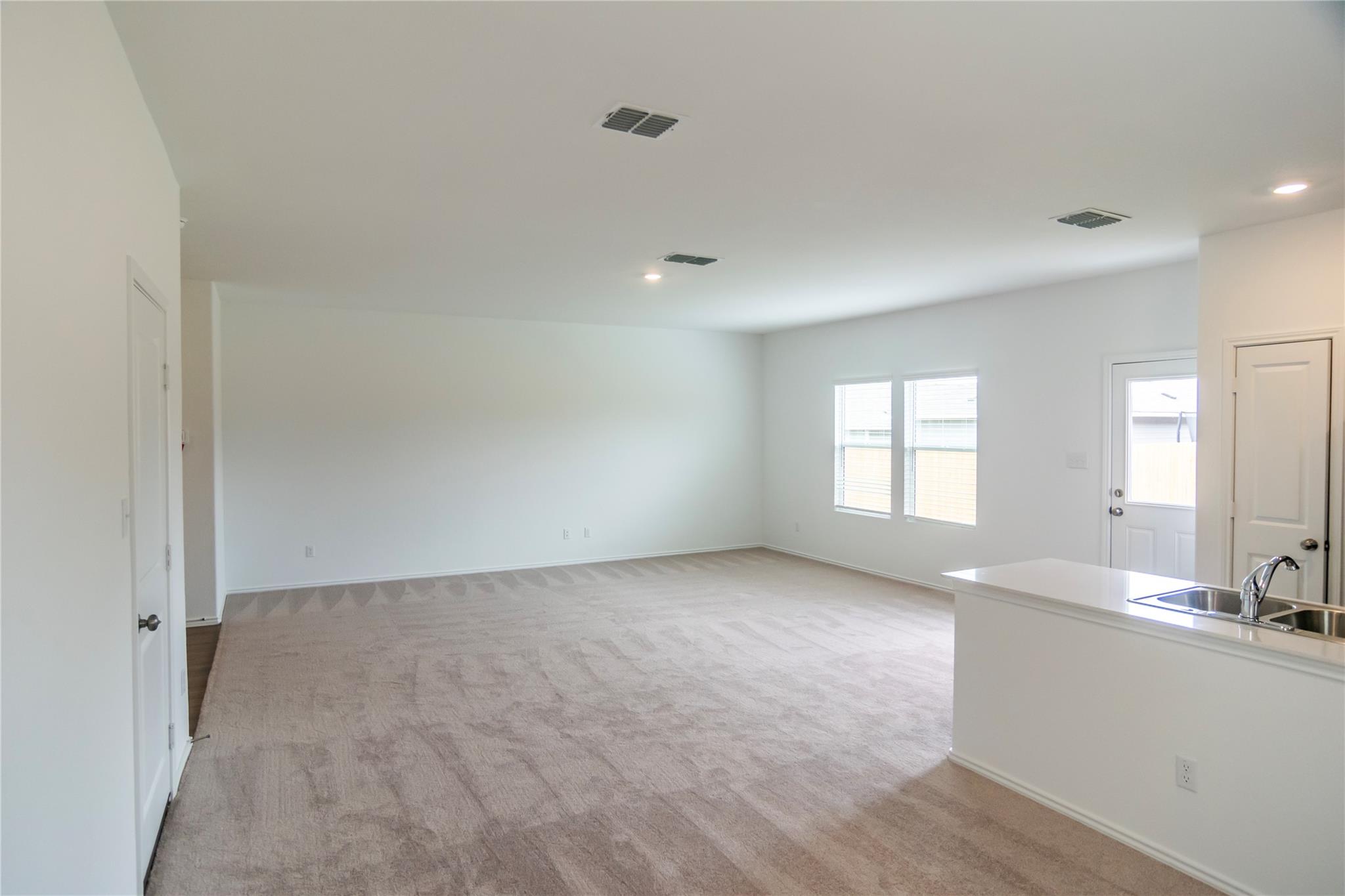 112 Dollars Dr, Jarrell, TX 76537