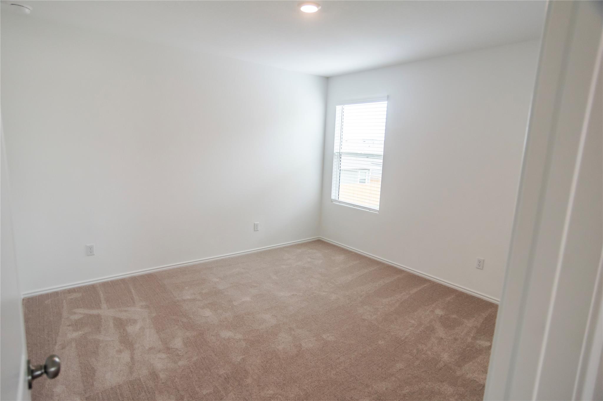 112 Dollars Dr, Jarrell, TX 76537