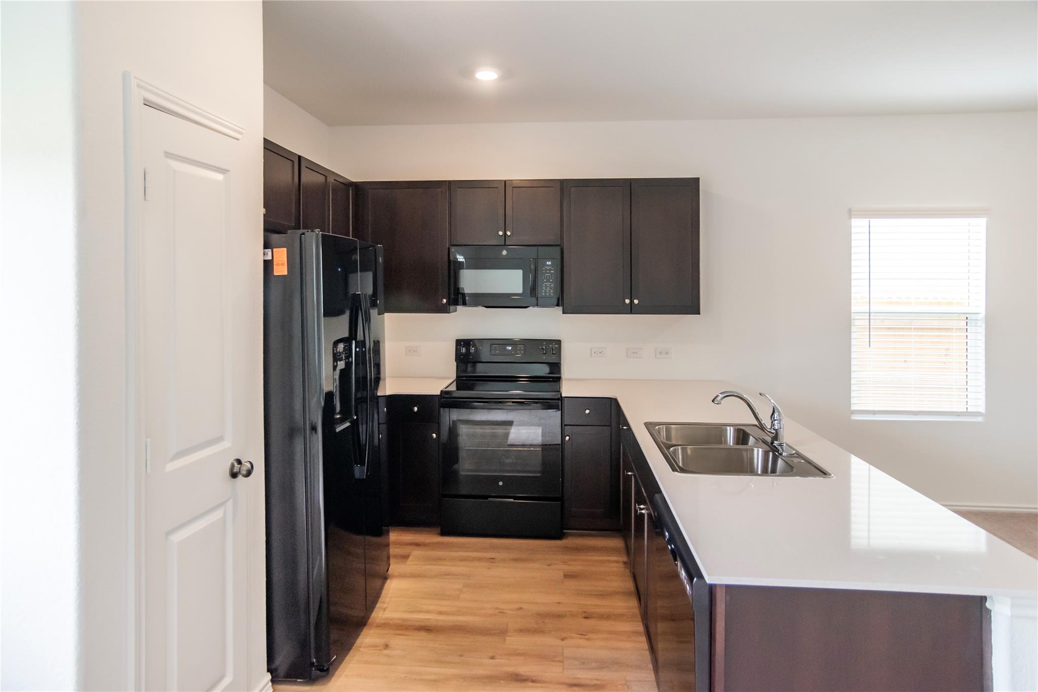 112 Dollars Dr, Jarrell, TX 76537