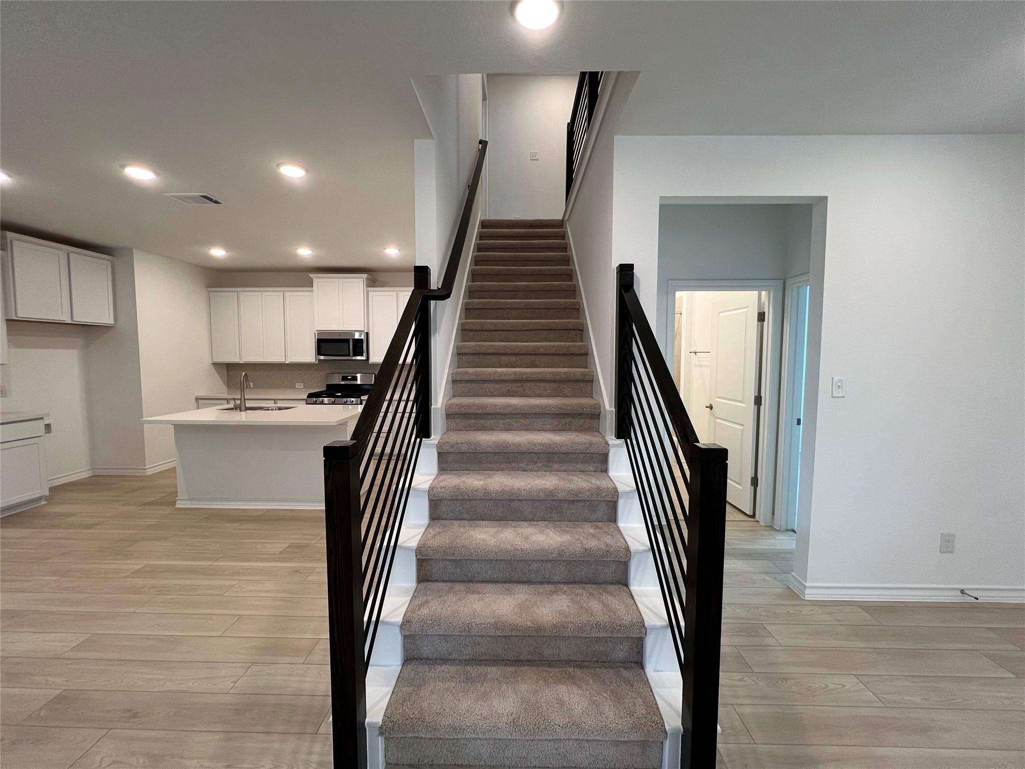 204 Doodle Ln, Hutto, TX 78634