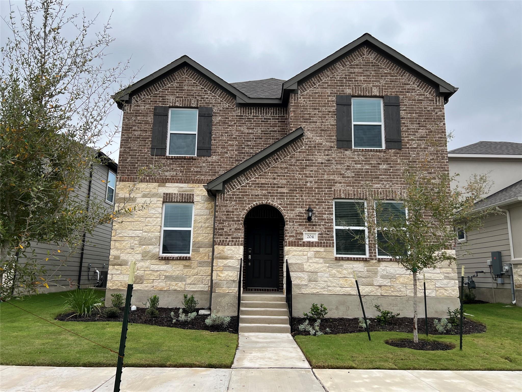 204 Doodle Ln, Hutto, TX 78634