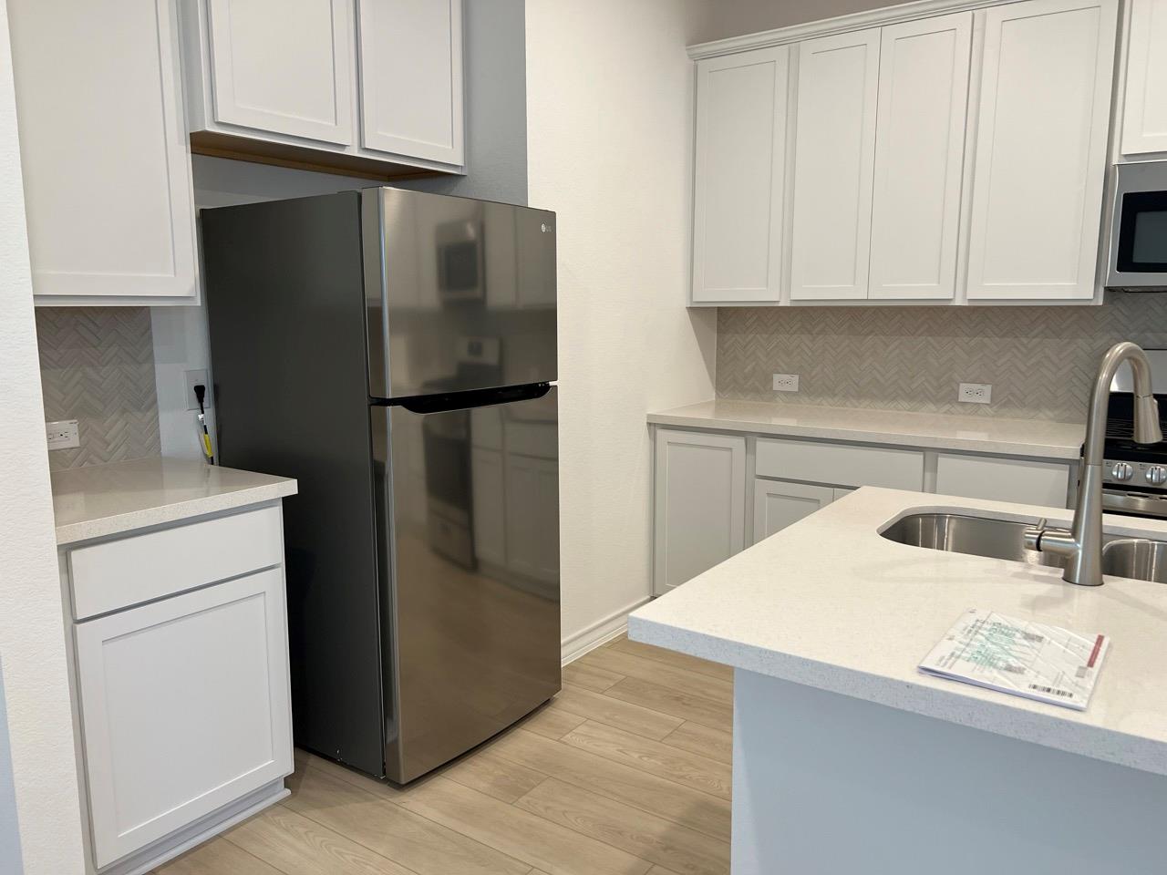 204 Doodle Ln, Hutto, TX 78634