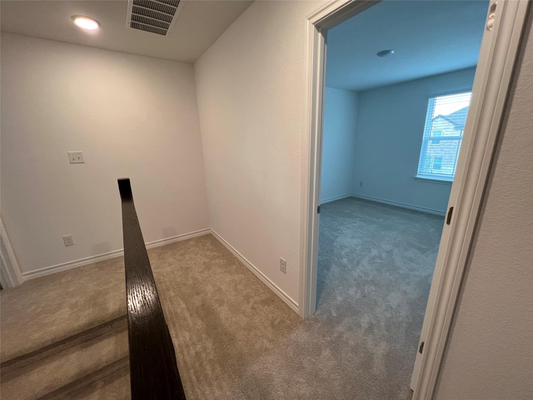 204 Doodle Ln, Hutto, TX 78634