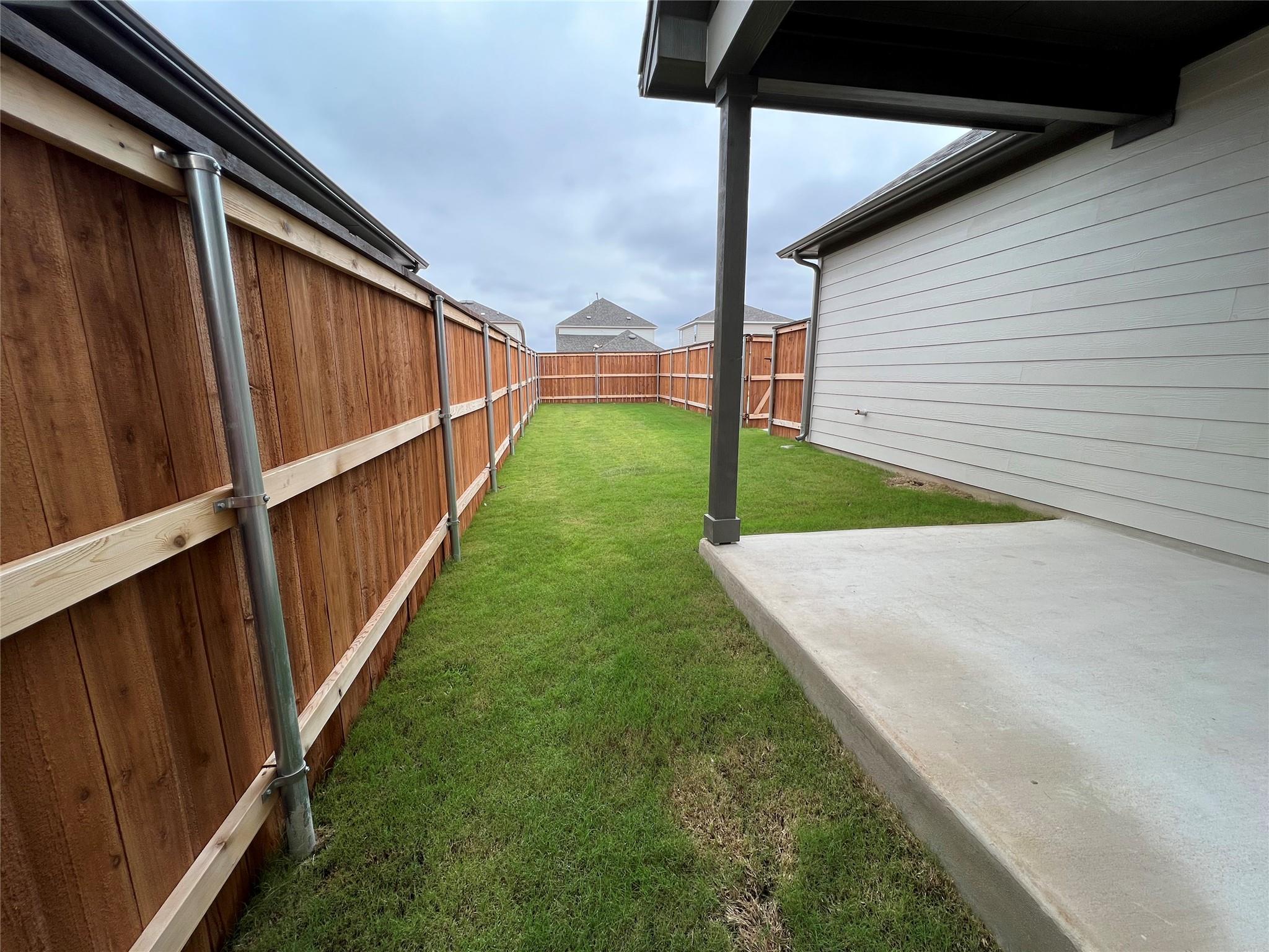 204 Doodle Ln, Hutto, TX 78634