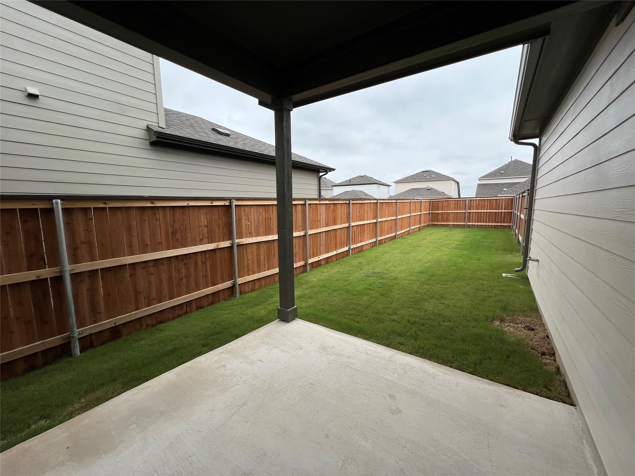204 Doodle Ln, Hutto, TX 78634