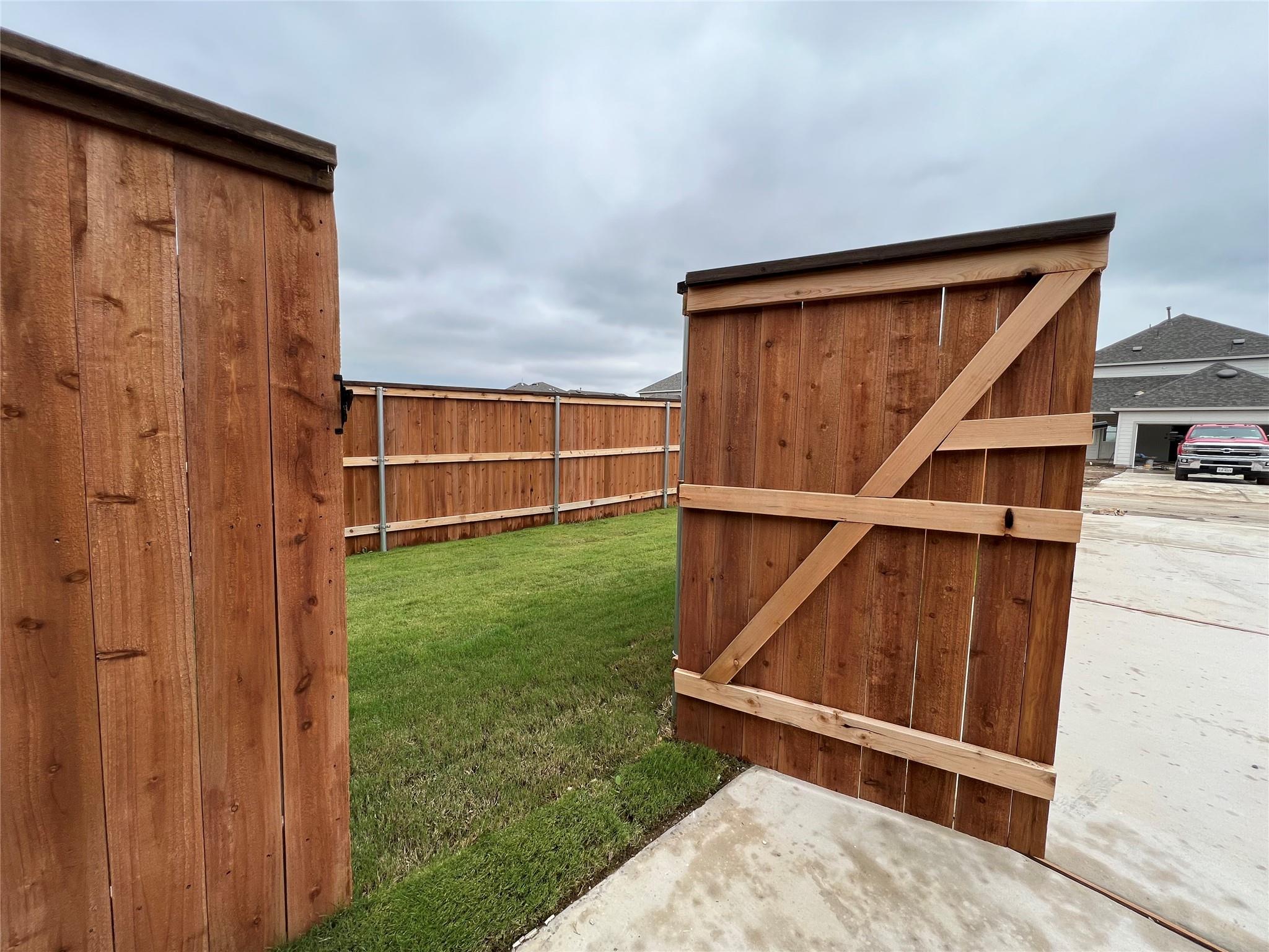 204 Doodle Ln, Hutto, TX 78634