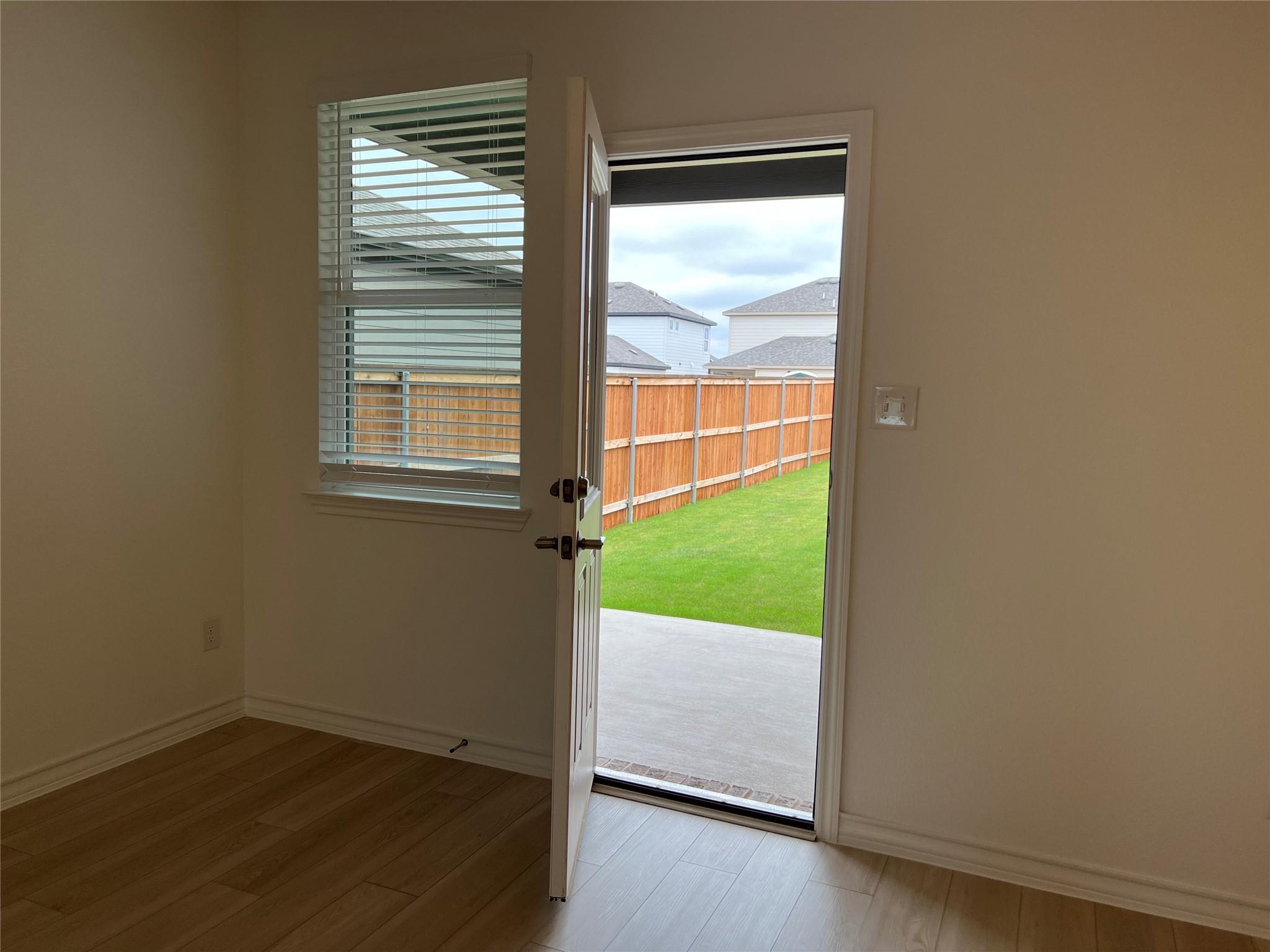 204 Doodle Ln, Hutto, TX 78634